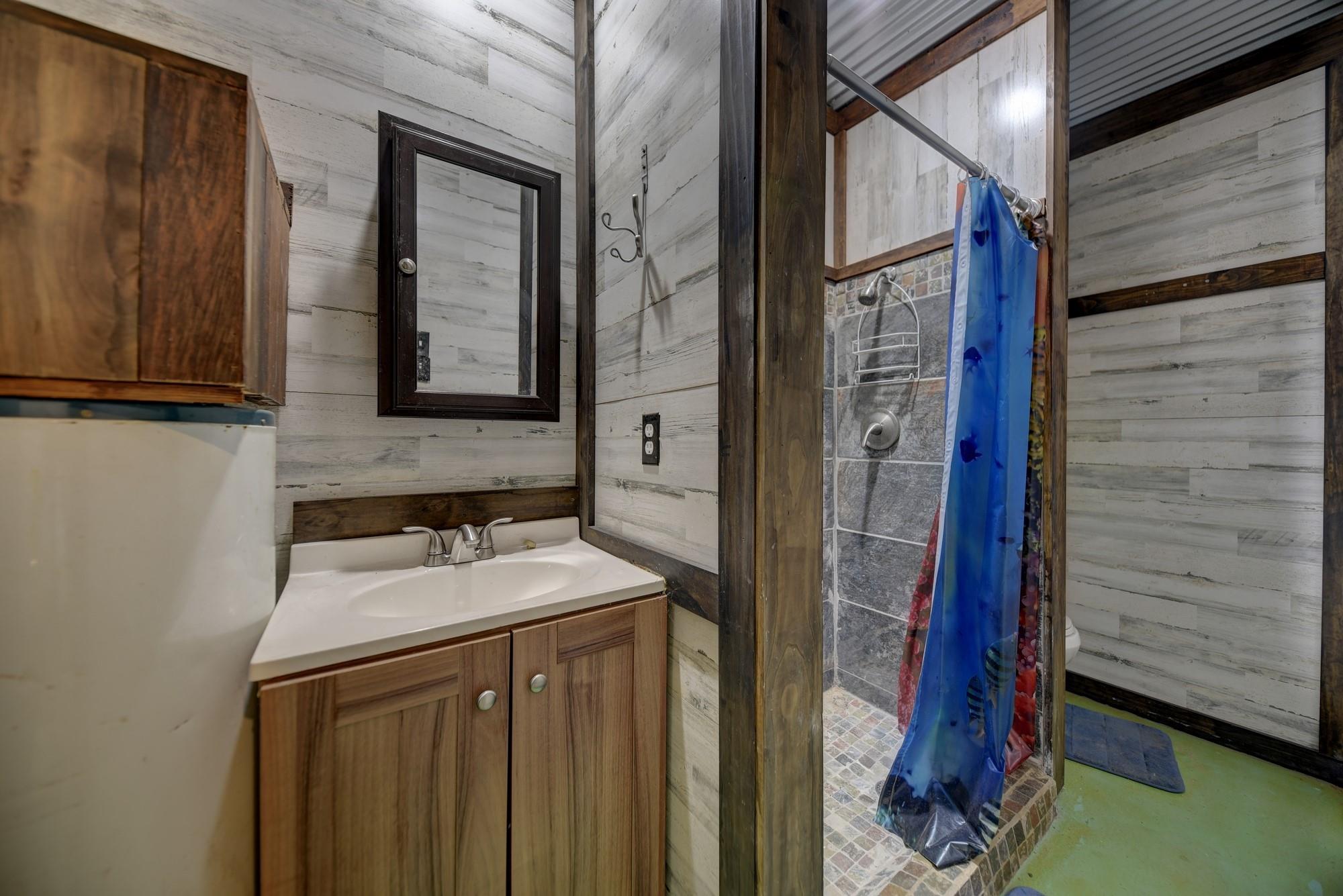 225 Private Road 4007