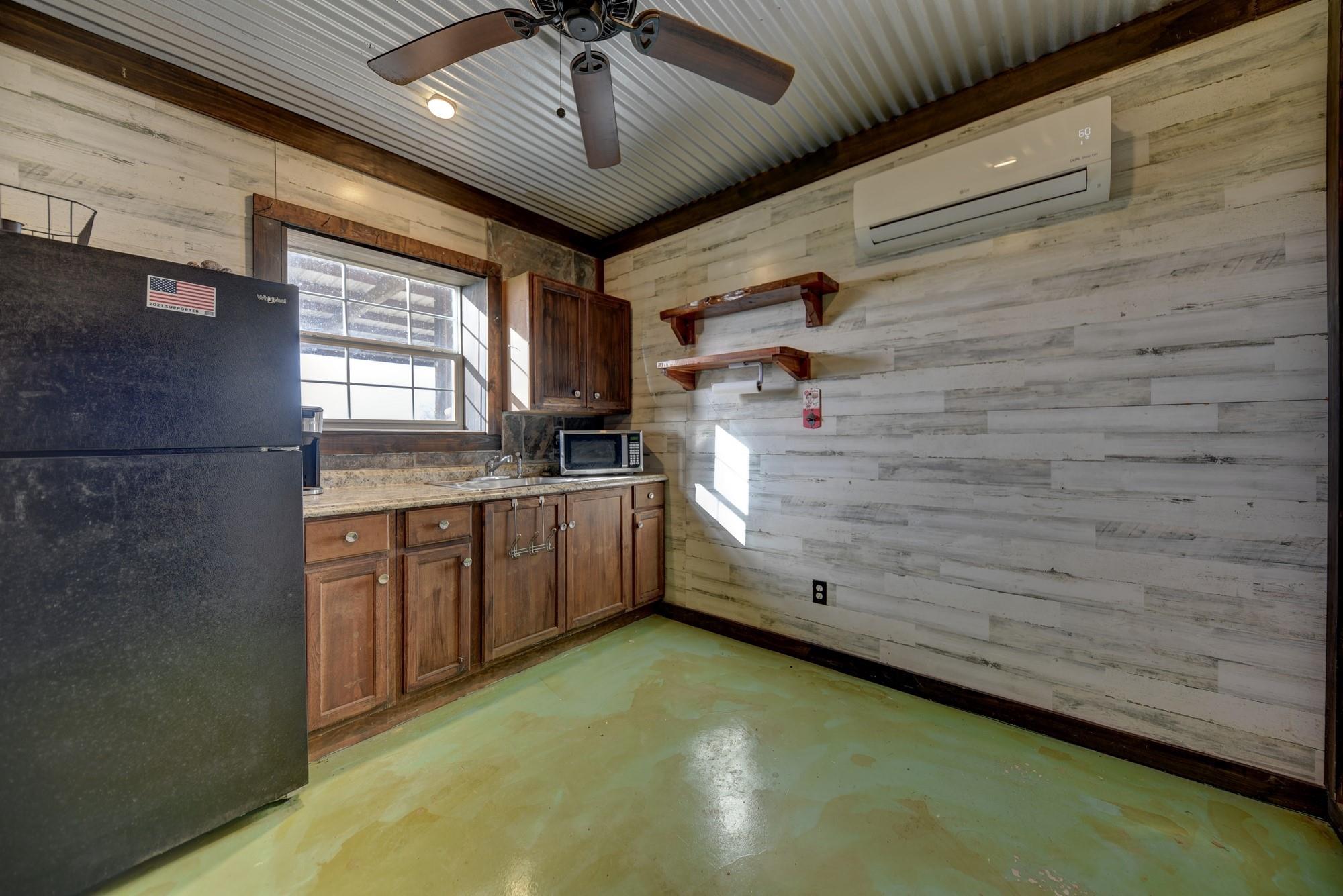 225 Private Road 4007