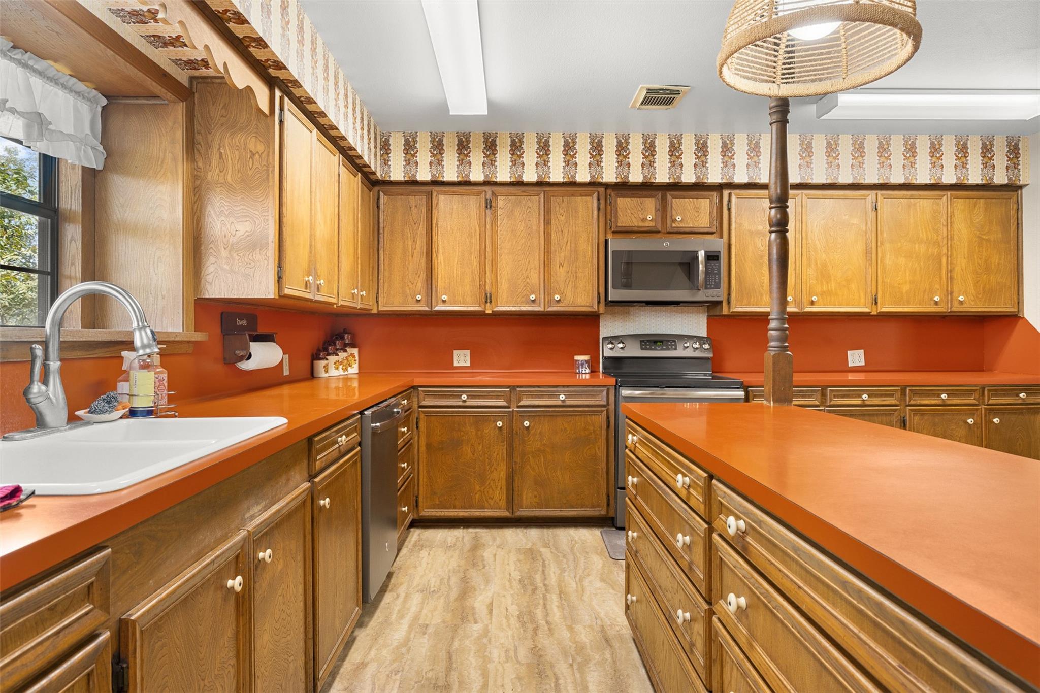 10554 Highway 159 E