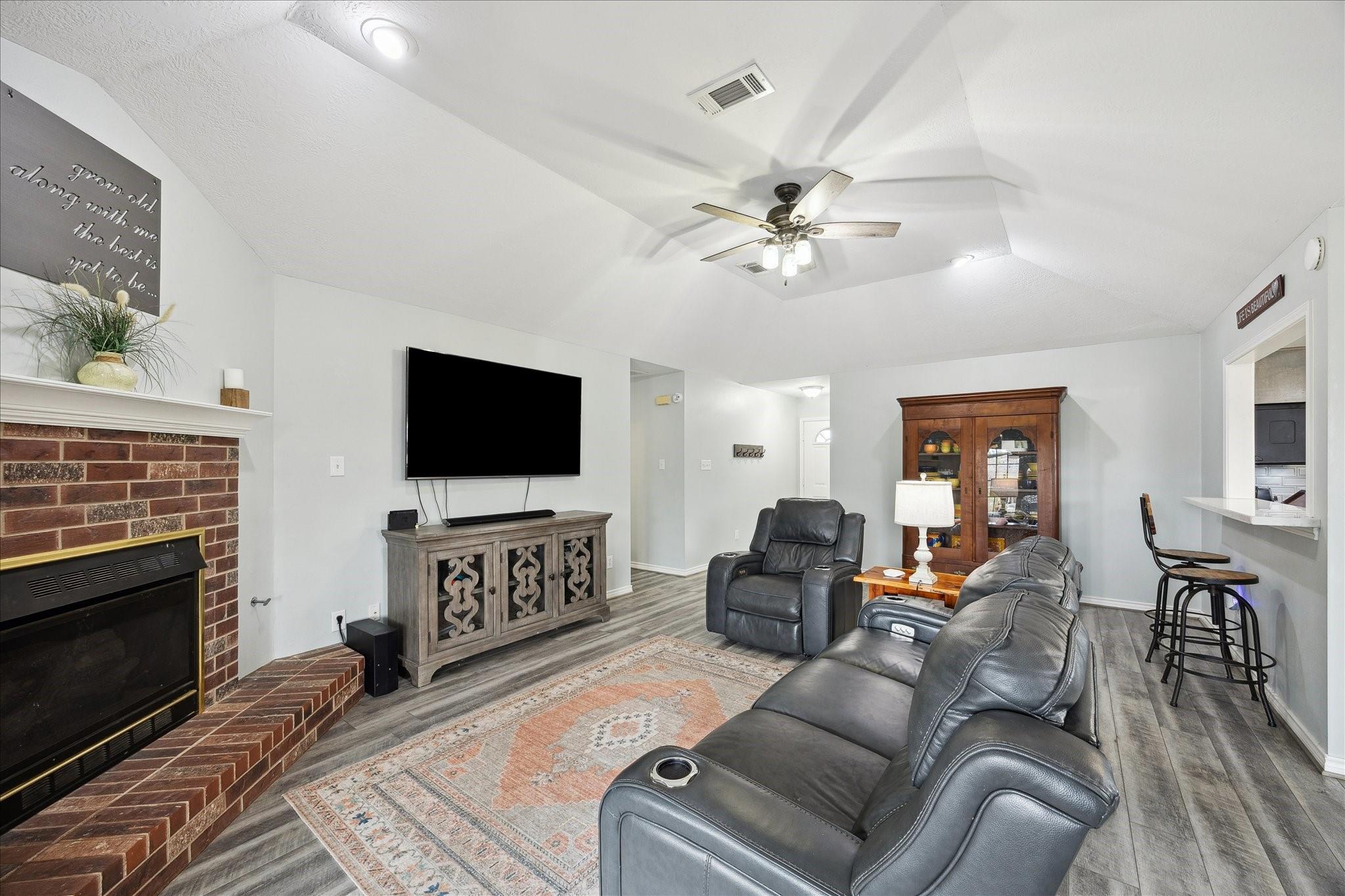 313 W Nichols Street