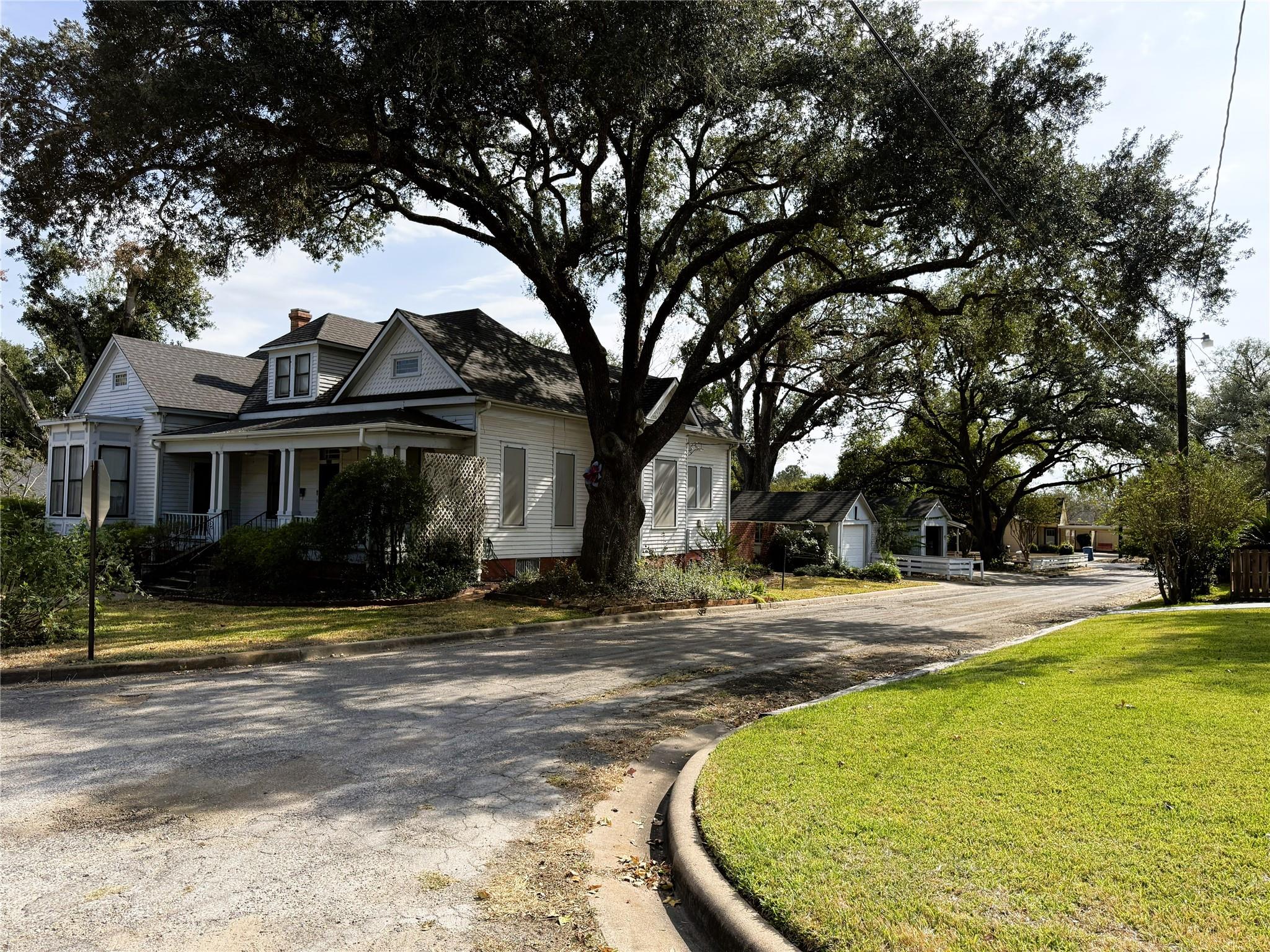 303 E Austin Street E