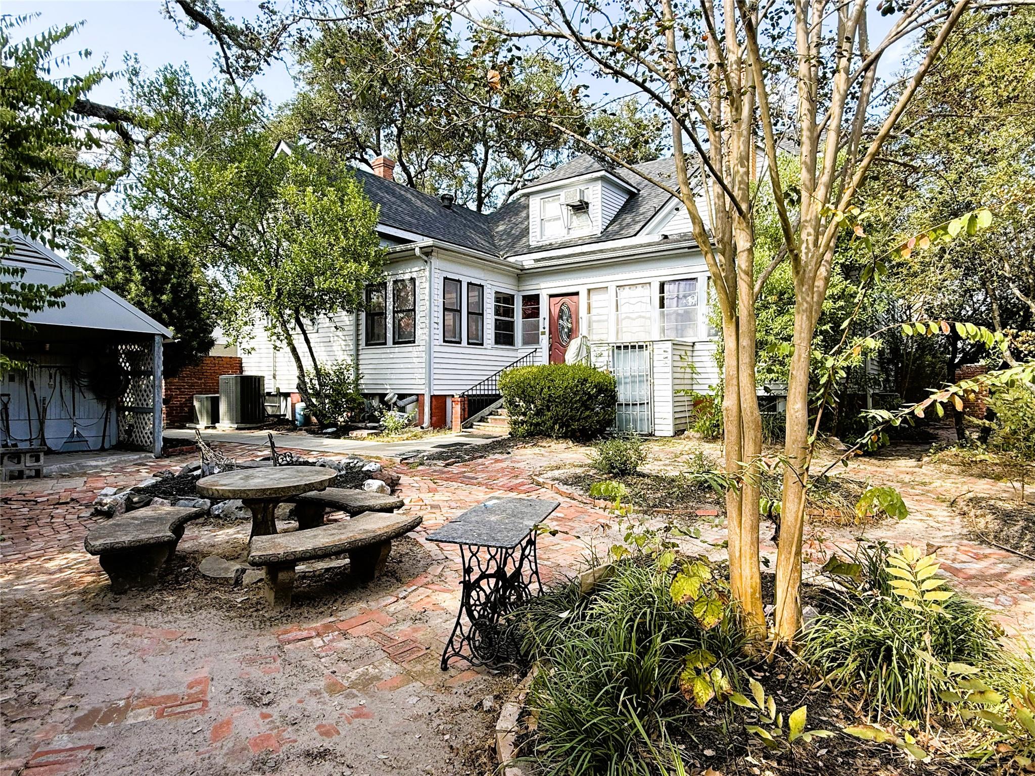 303 E Austin Street E