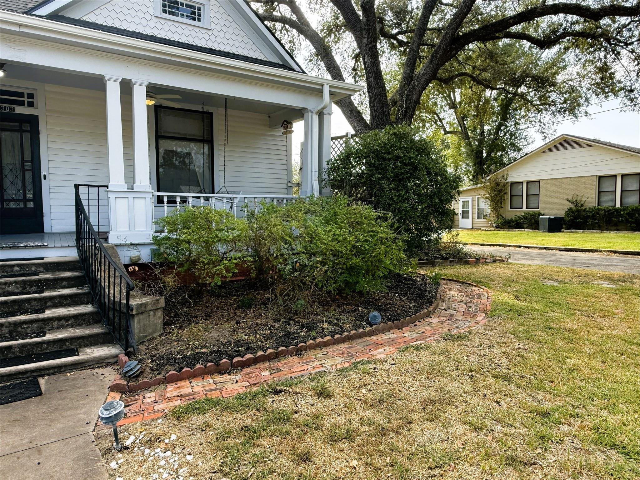 303 E Austin Street E