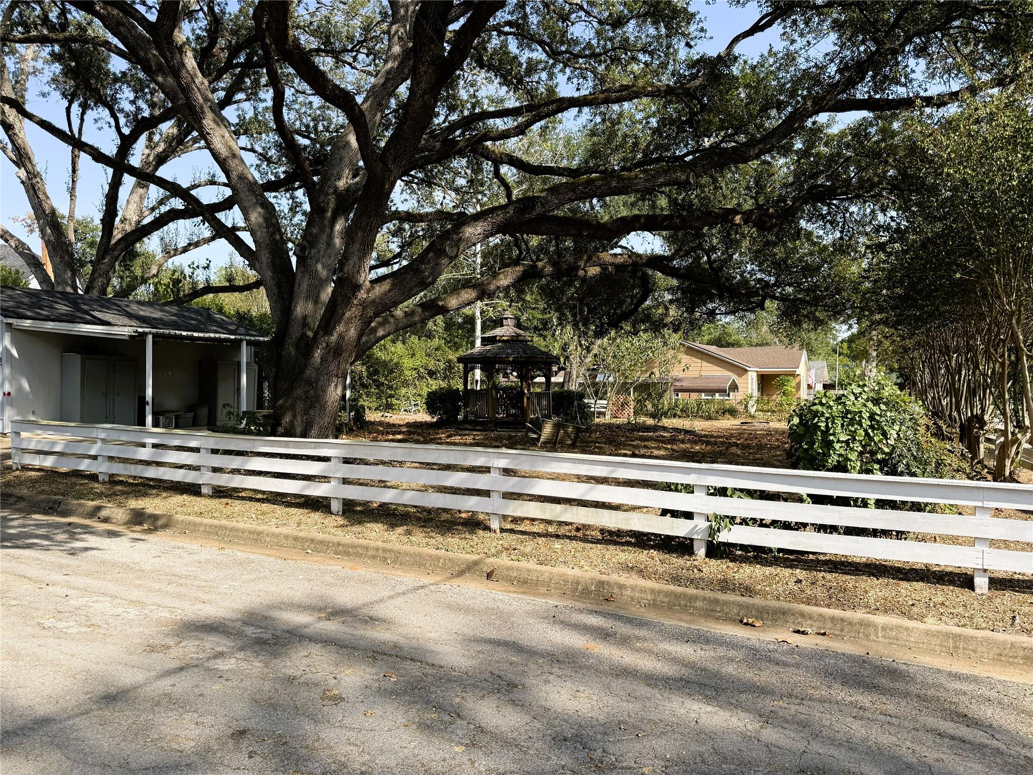 303 E Austin Street E