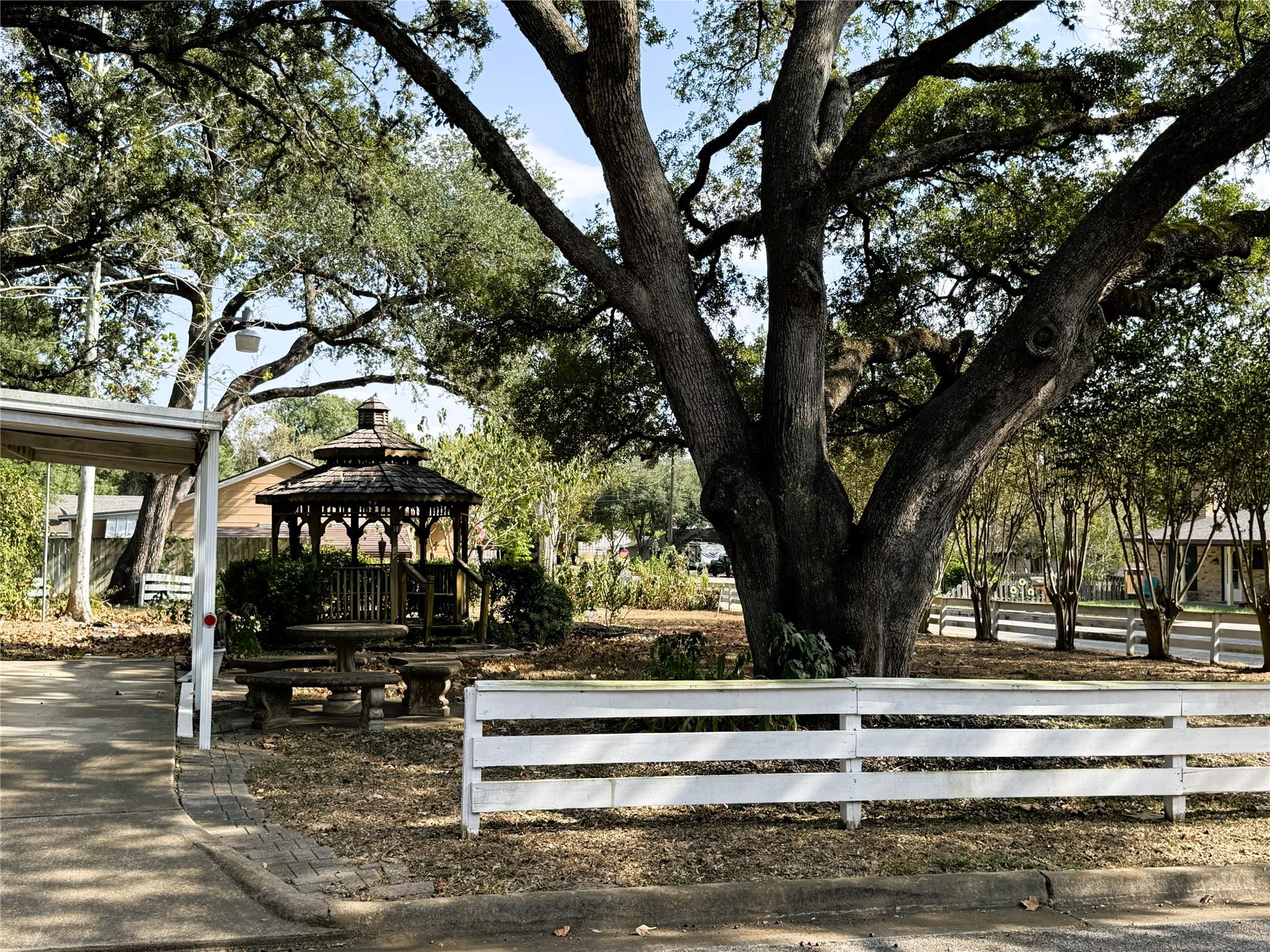 303 E Austin Street E