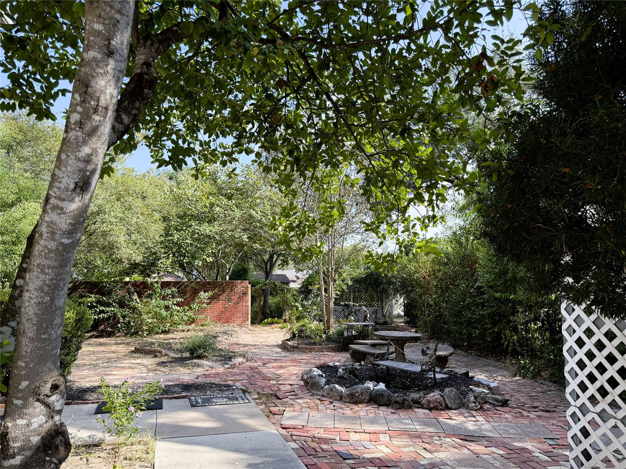 303 E Austin Street E