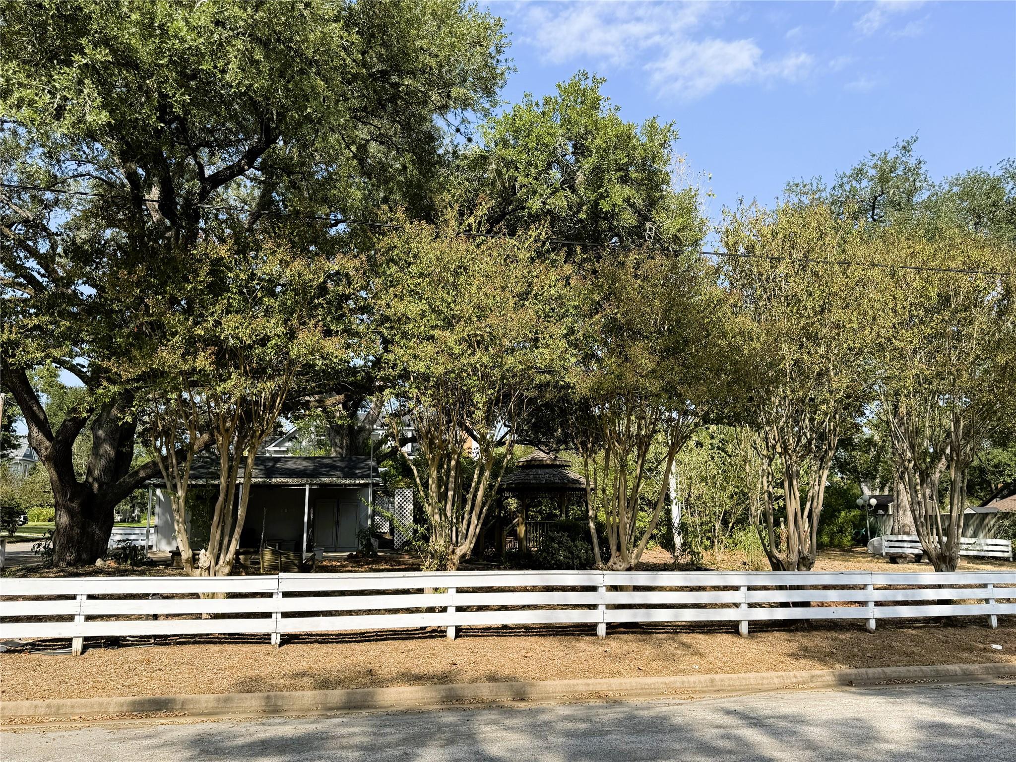 303 E Austin Street E