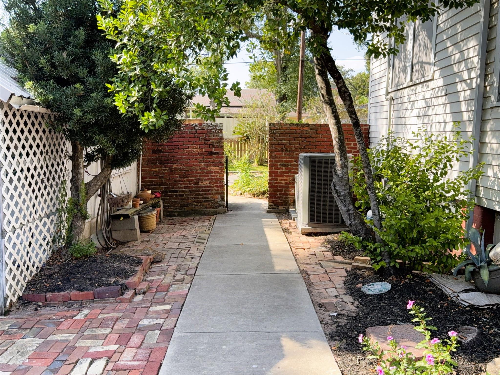 303 E Austin Street E