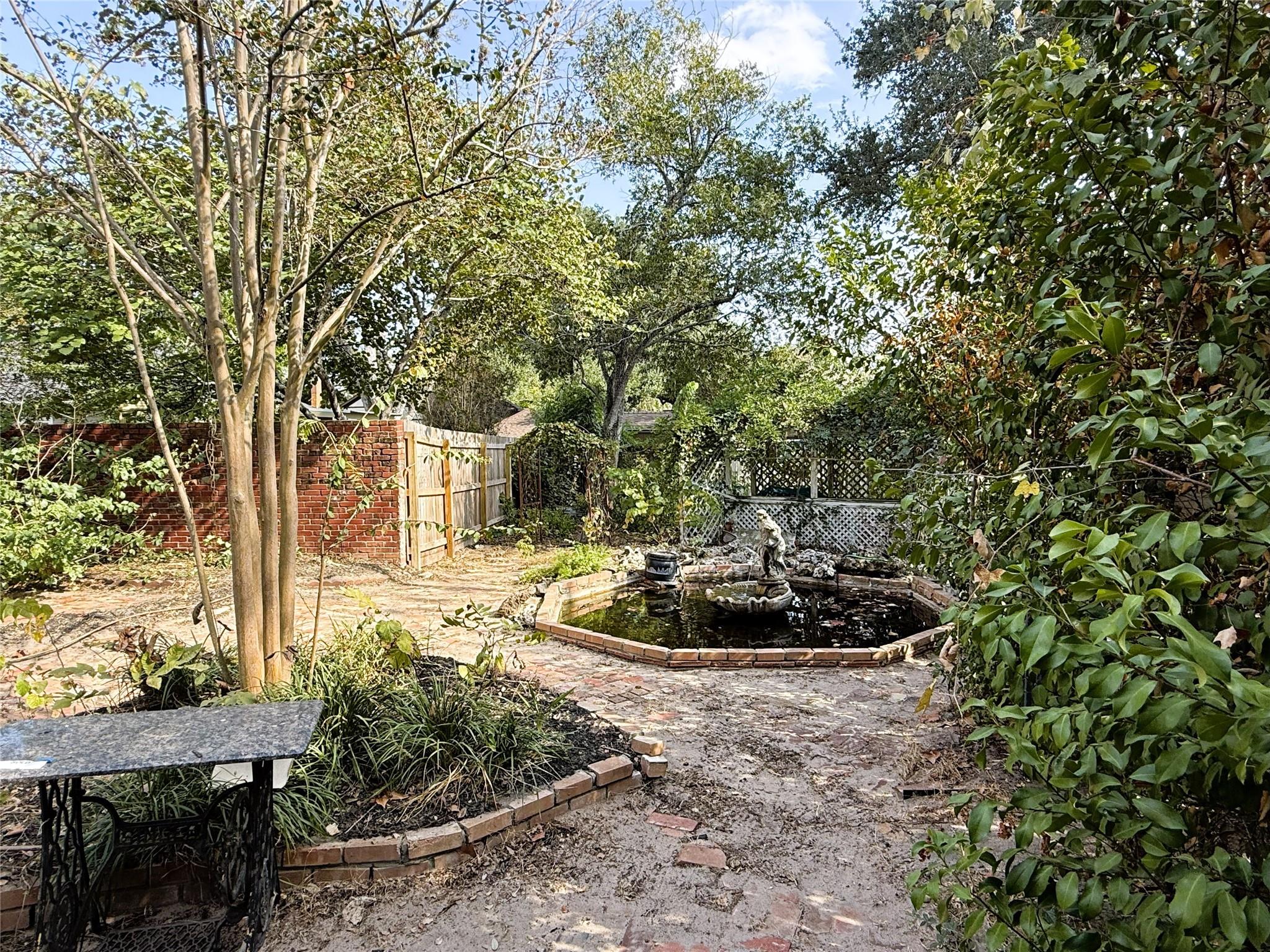 303 E Austin Street E