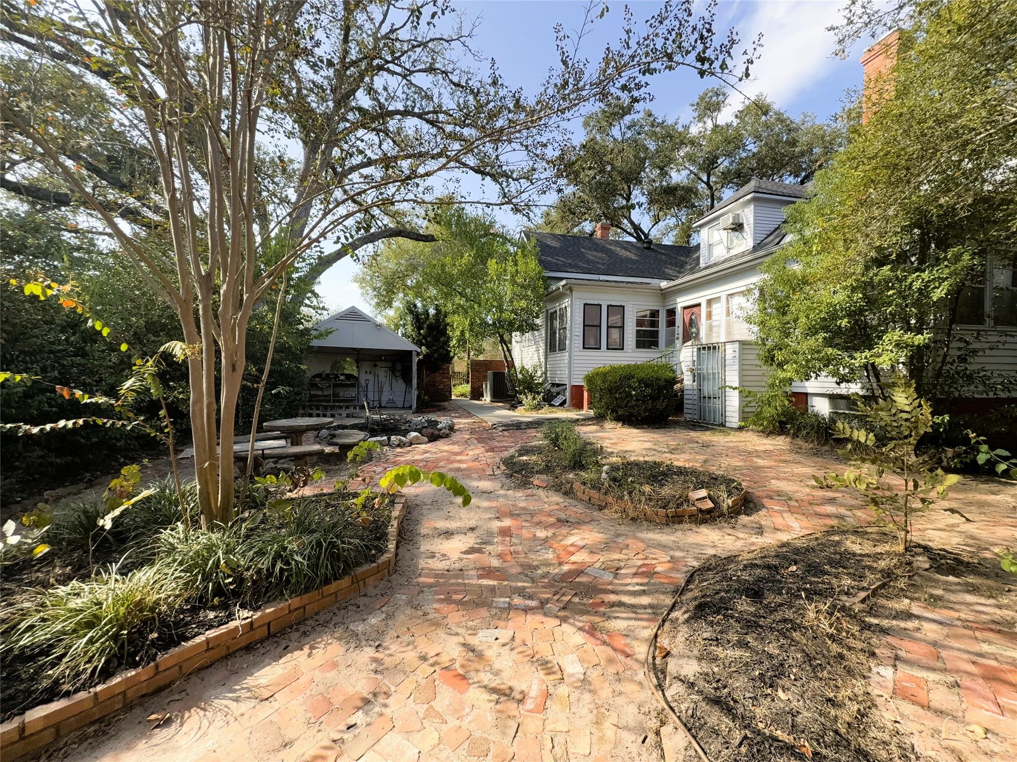 303 E Austin Street E