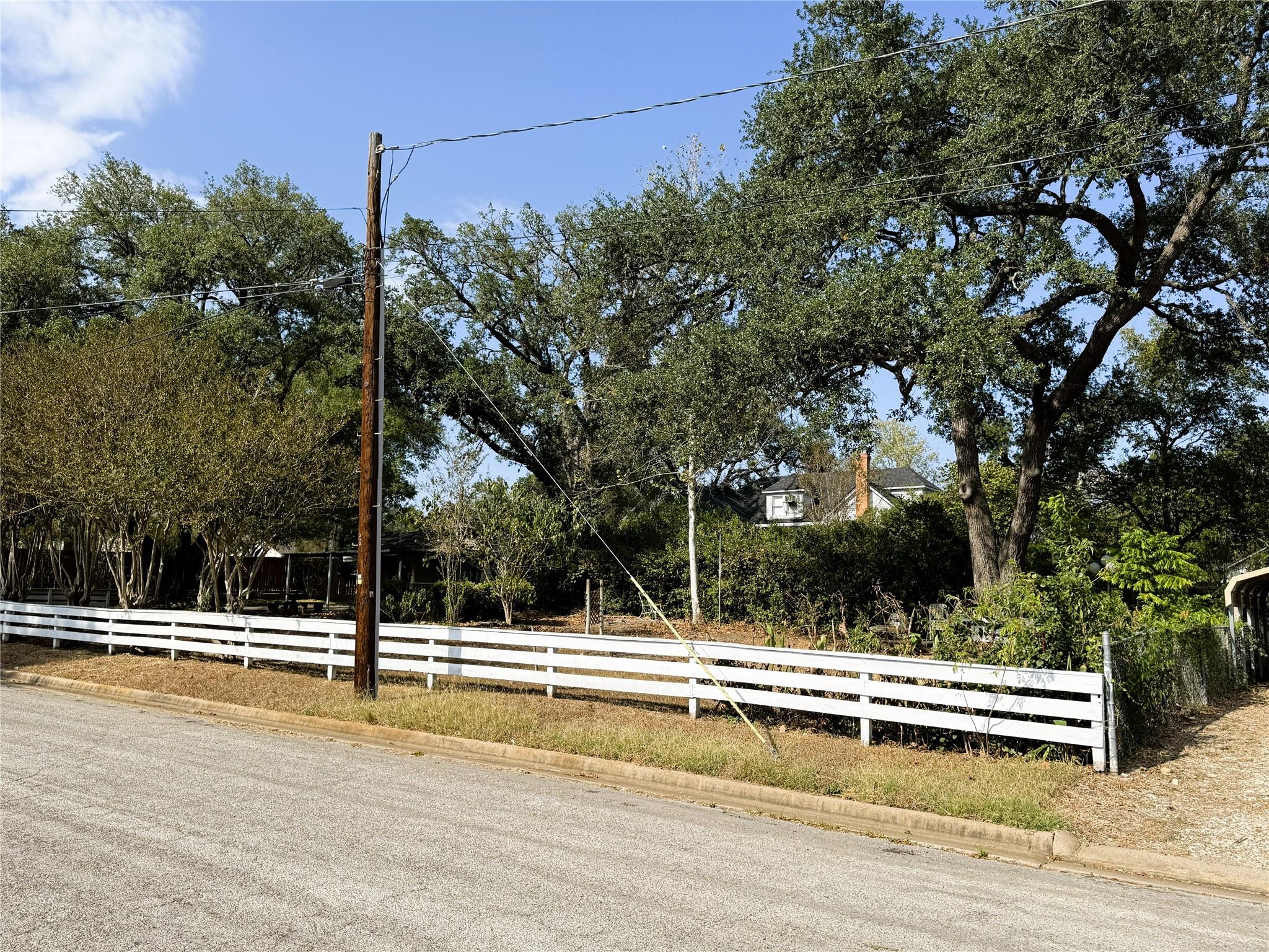 303 E Austin Street E