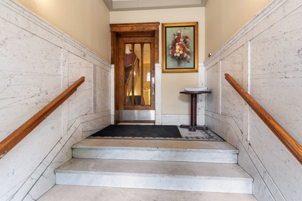 4721 S Greenwood Avenue Unit: G