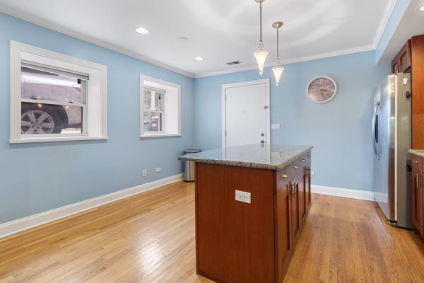 4721 S Greenwood Avenue Unit: G