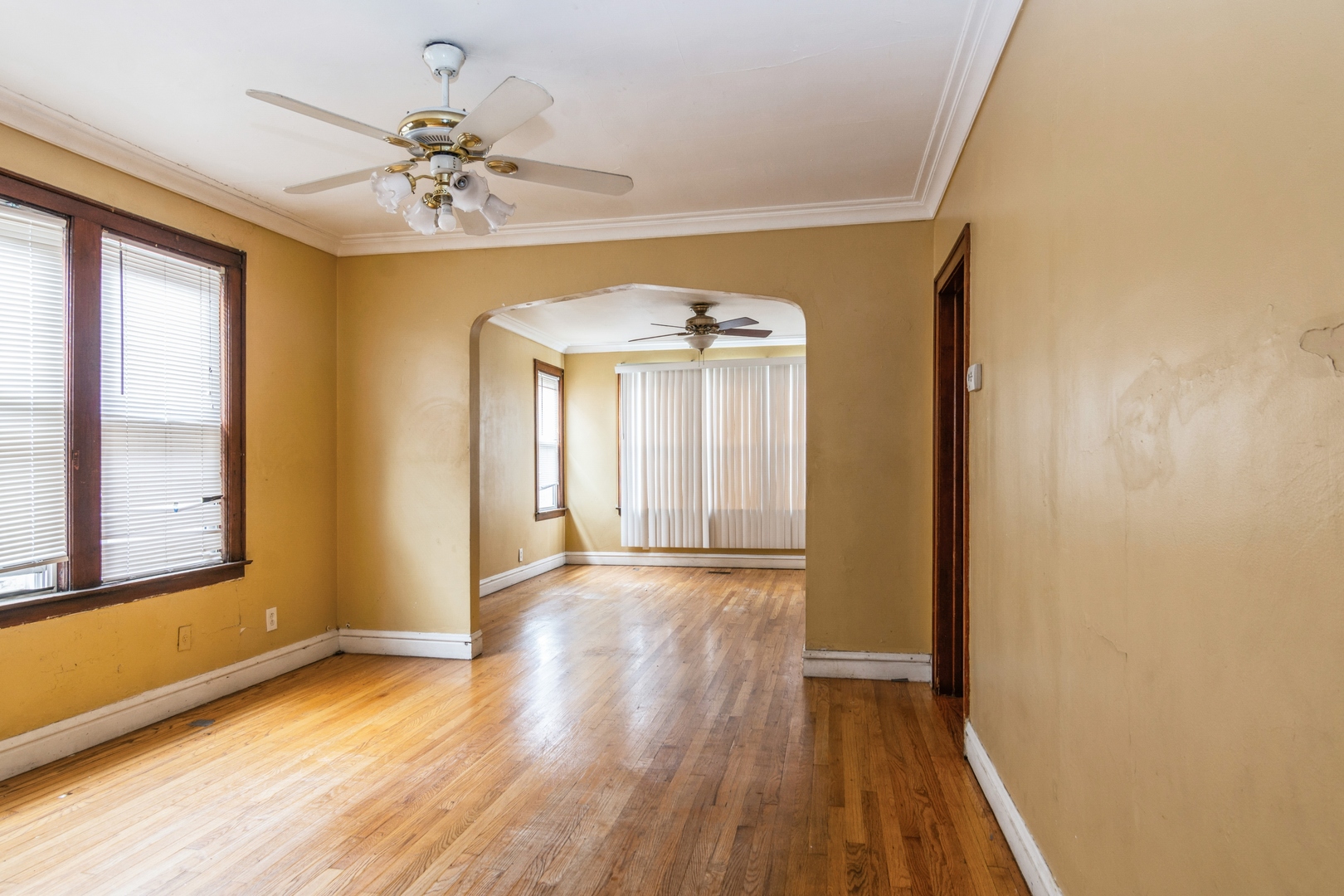 8553 S Saginaw Avenue