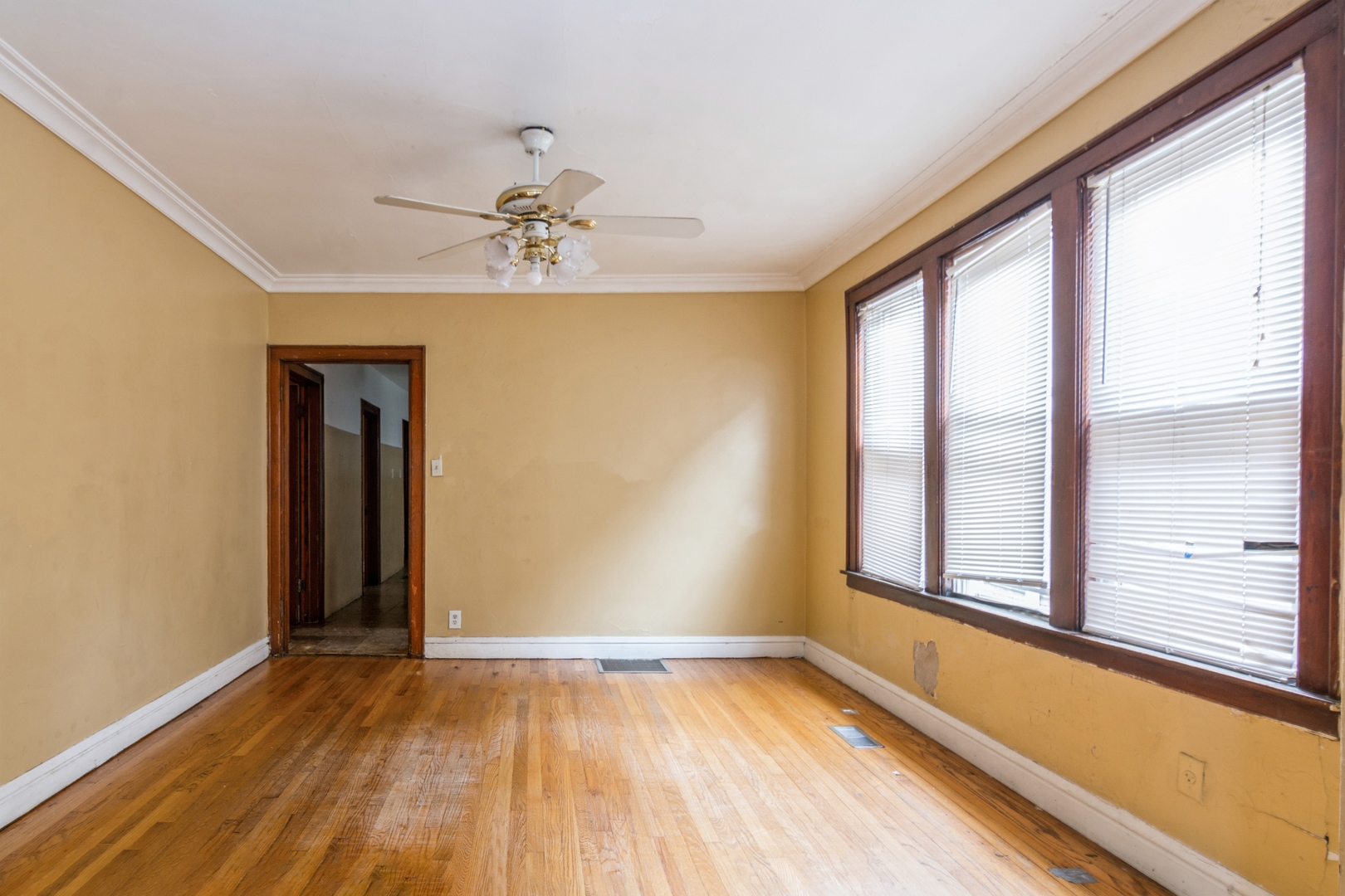 8553 S Saginaw Avenue