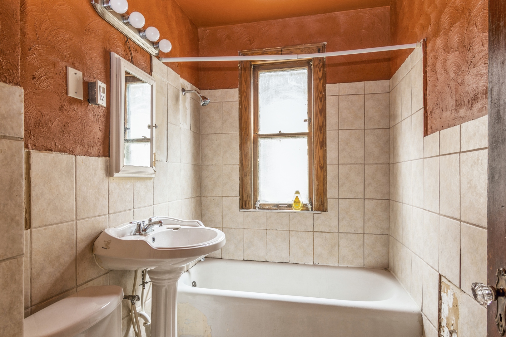 8553 S Saginaw Avenue