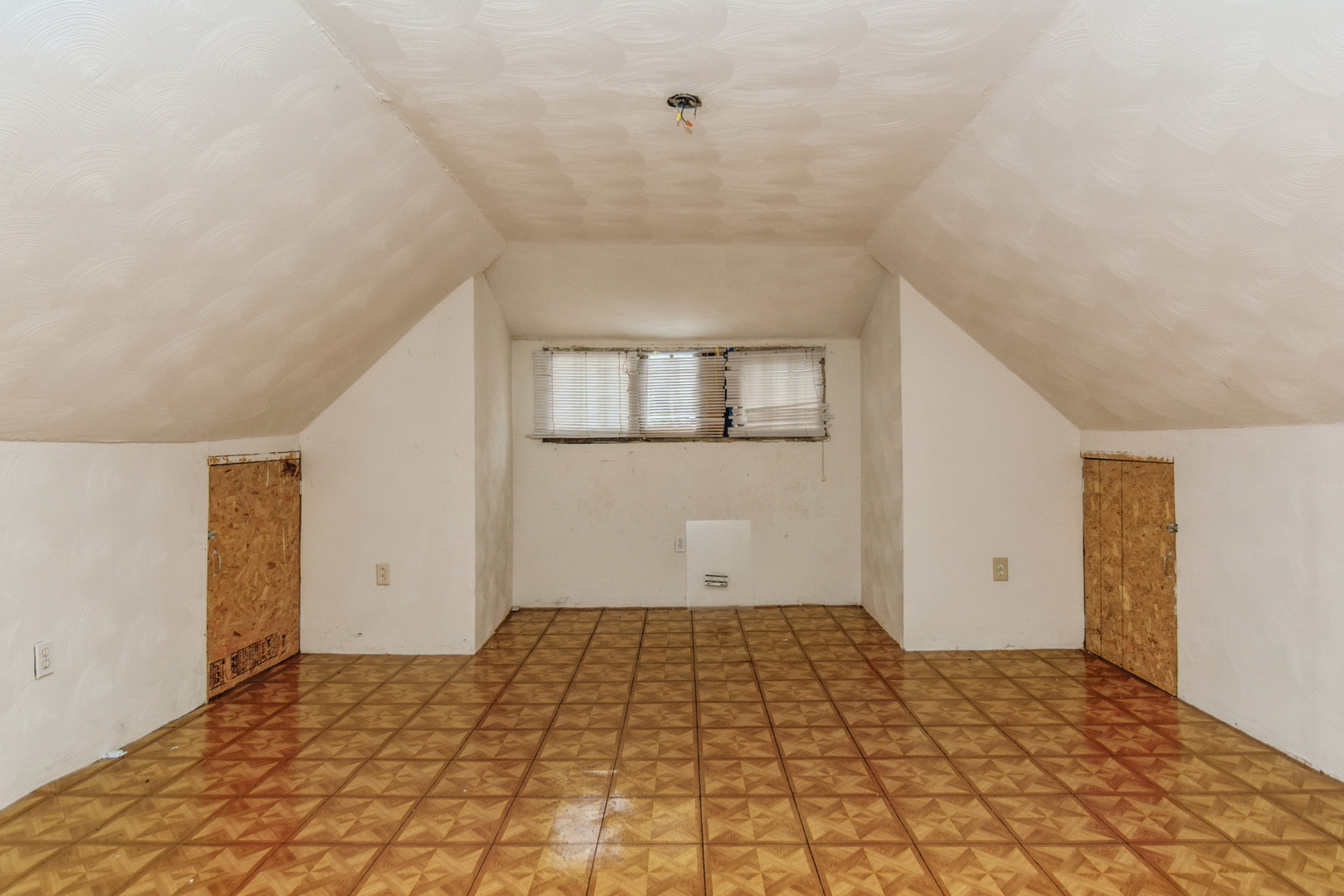 8553 S Saginaw Avenue