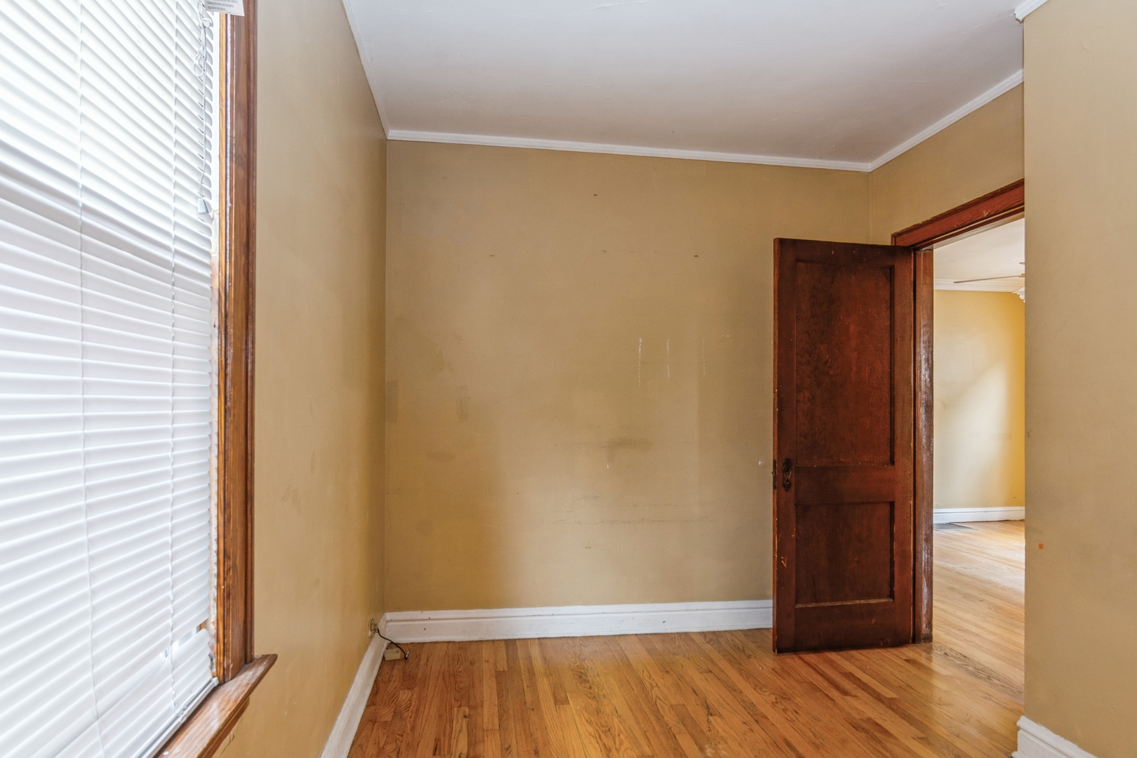 8553 S Saginaw Avenue