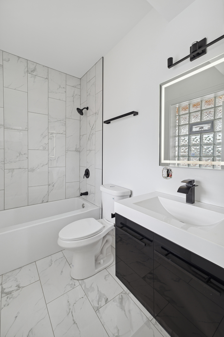 8956 S Aberdeen Street