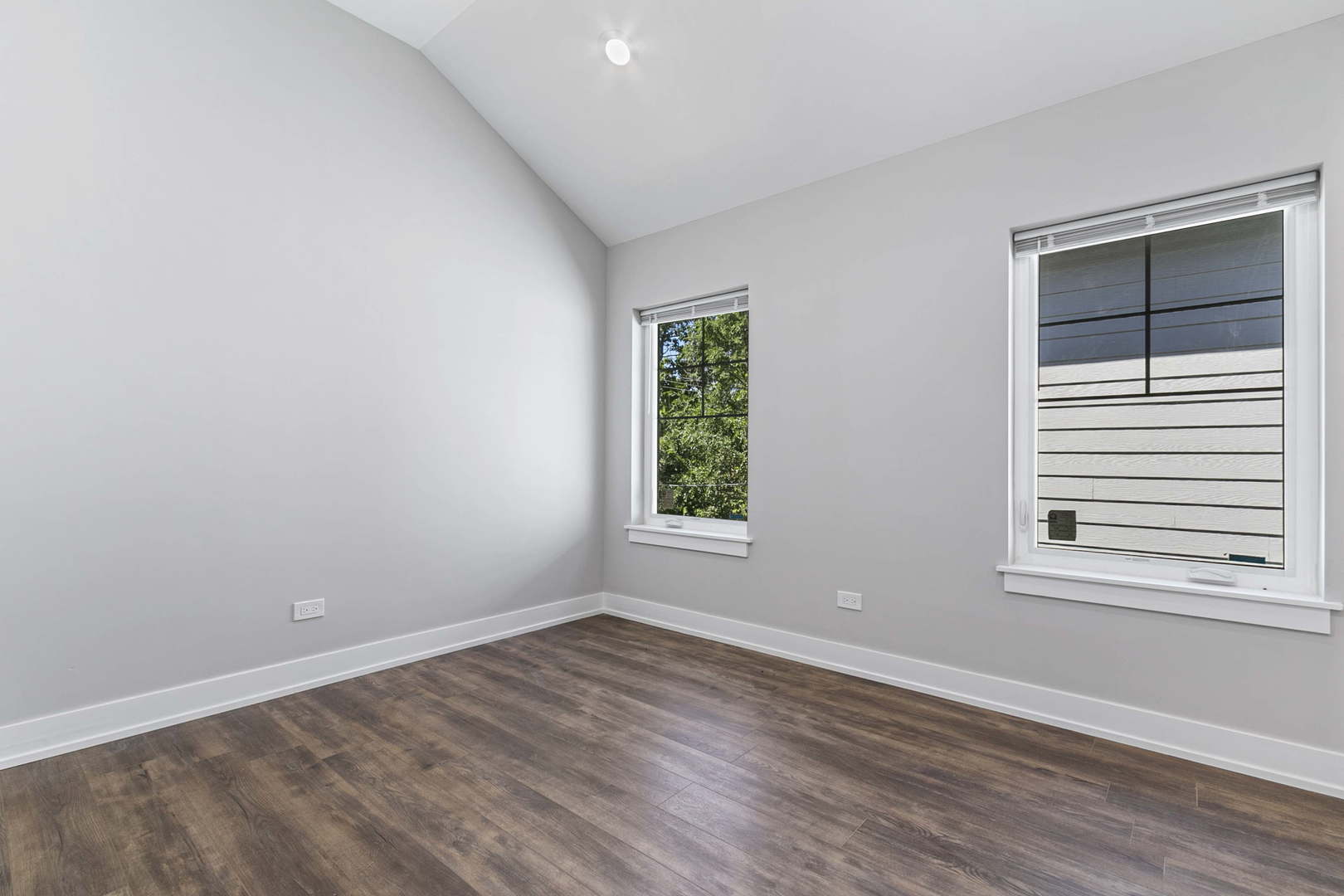 6418 S Champlain Avenue Unit: 2