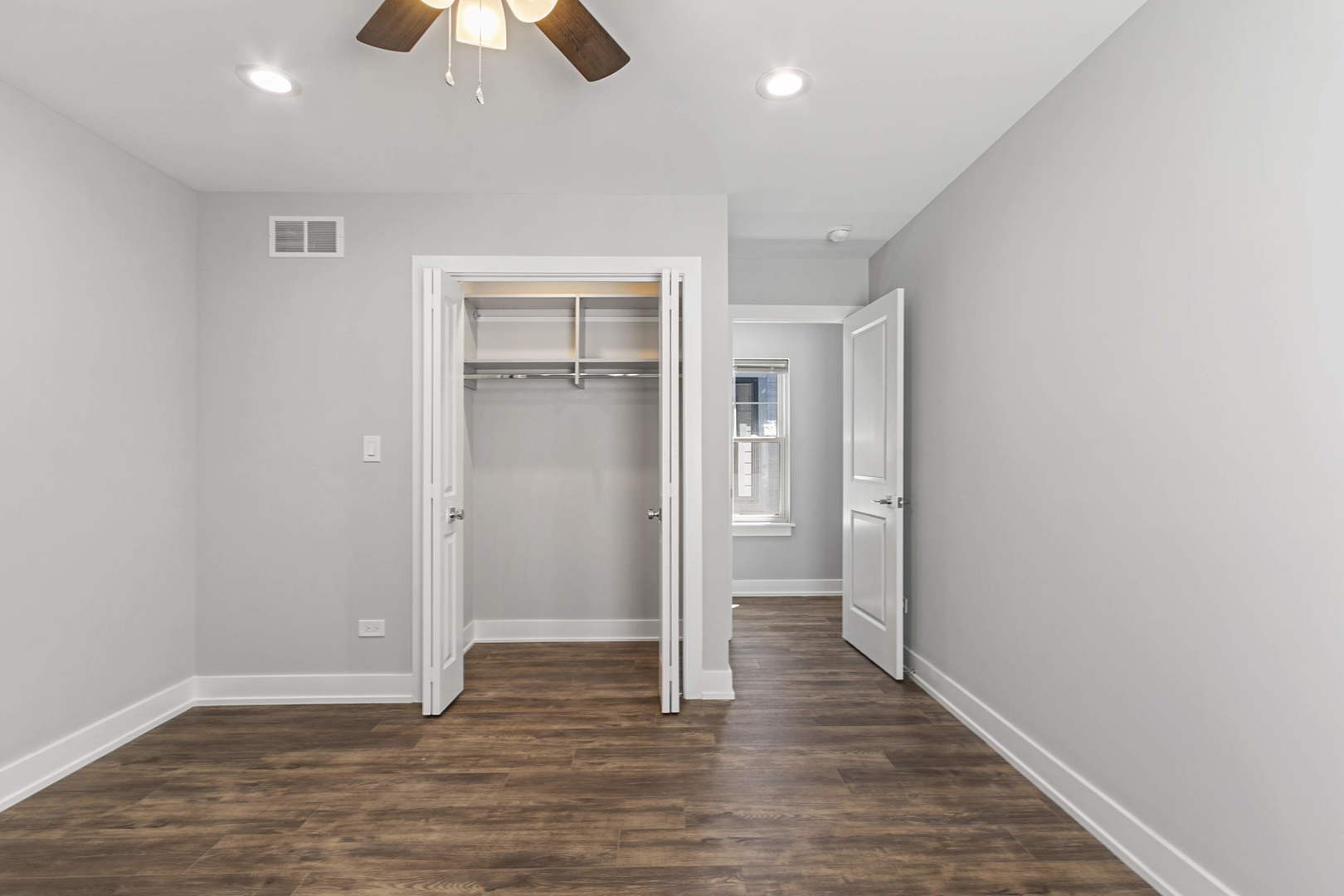 6418 S Champlain Avenue Unit: 2