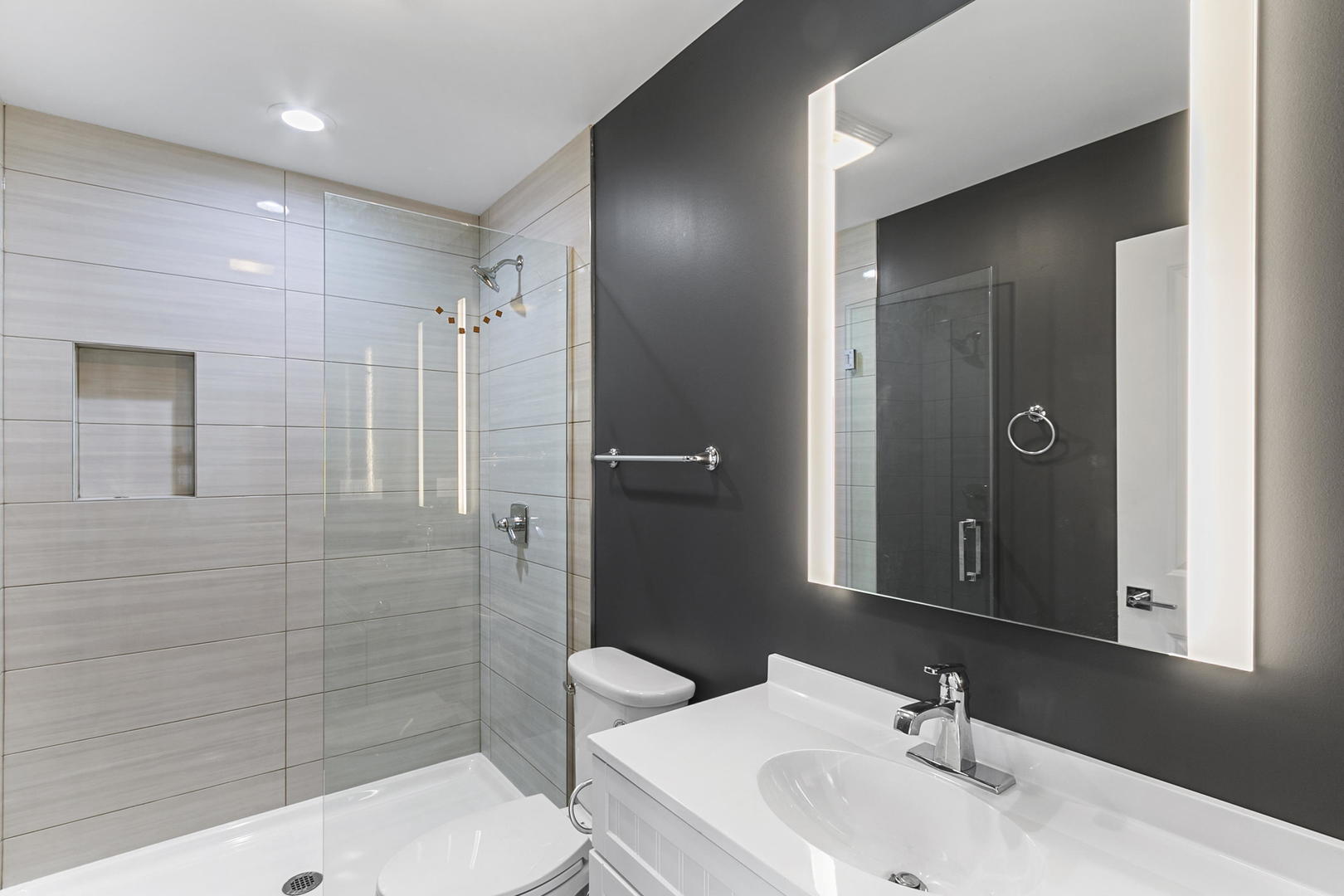 6418 S Champlain Avenue Unit: 2