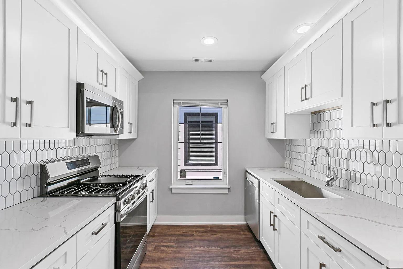 6418 S Champlain Avenue Unit: 2