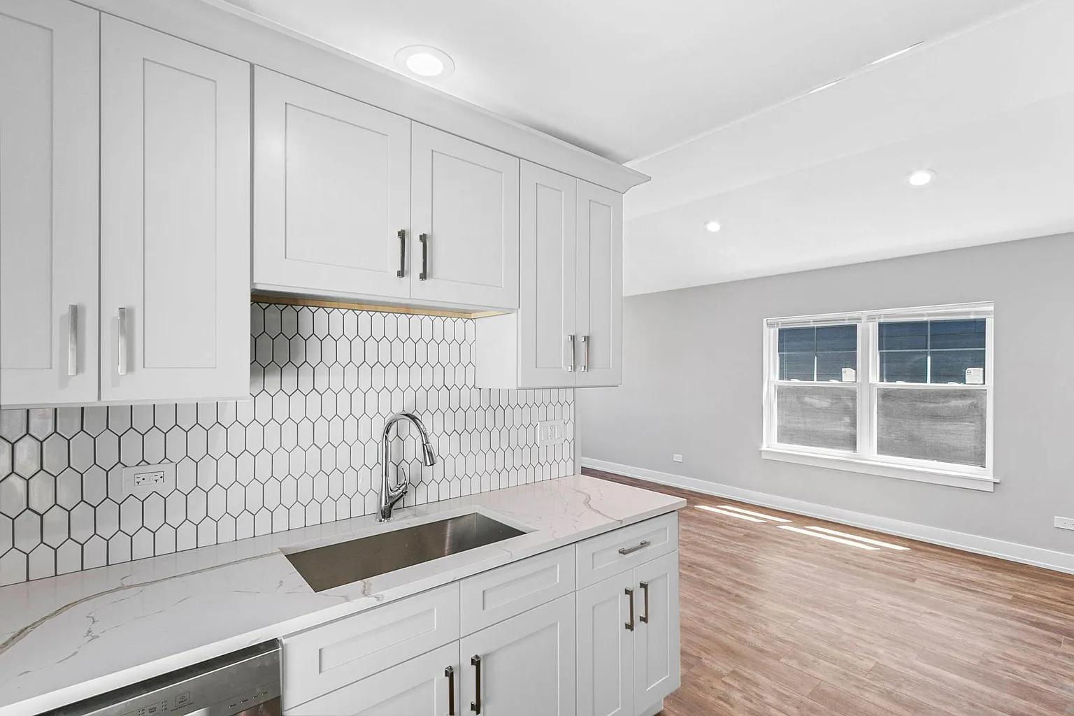 6418 S Champlain Avenue Unit: 2