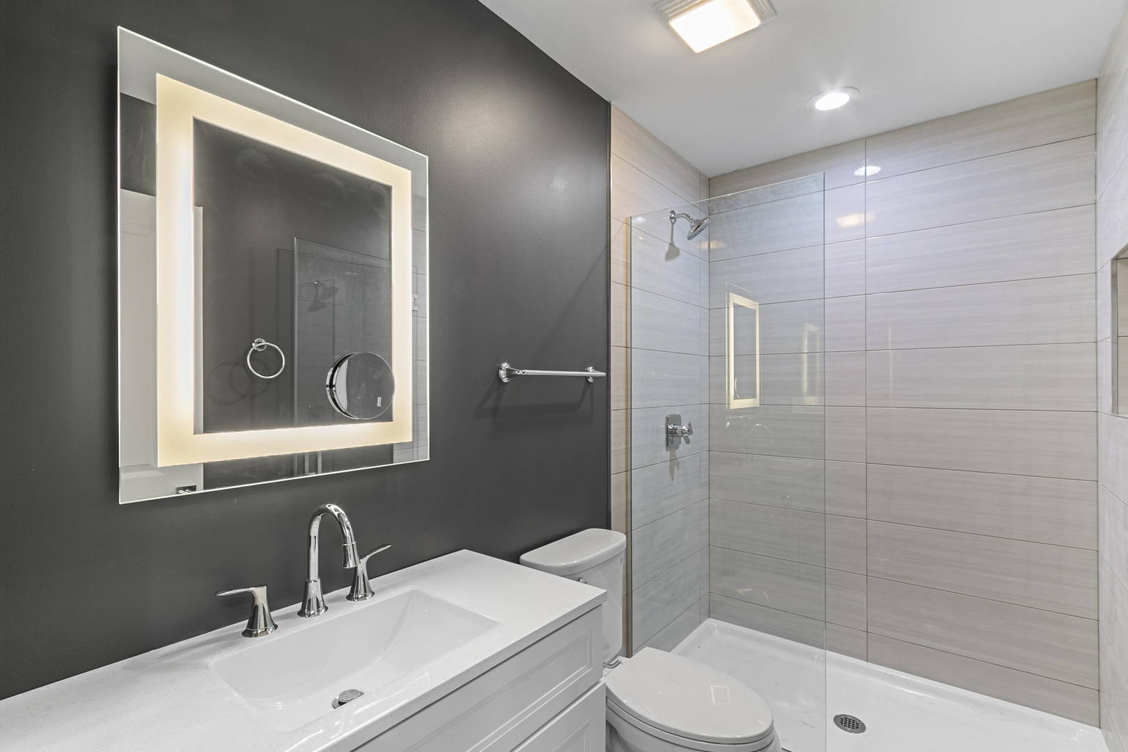 6418 S Champlain Avenue Unit: 2