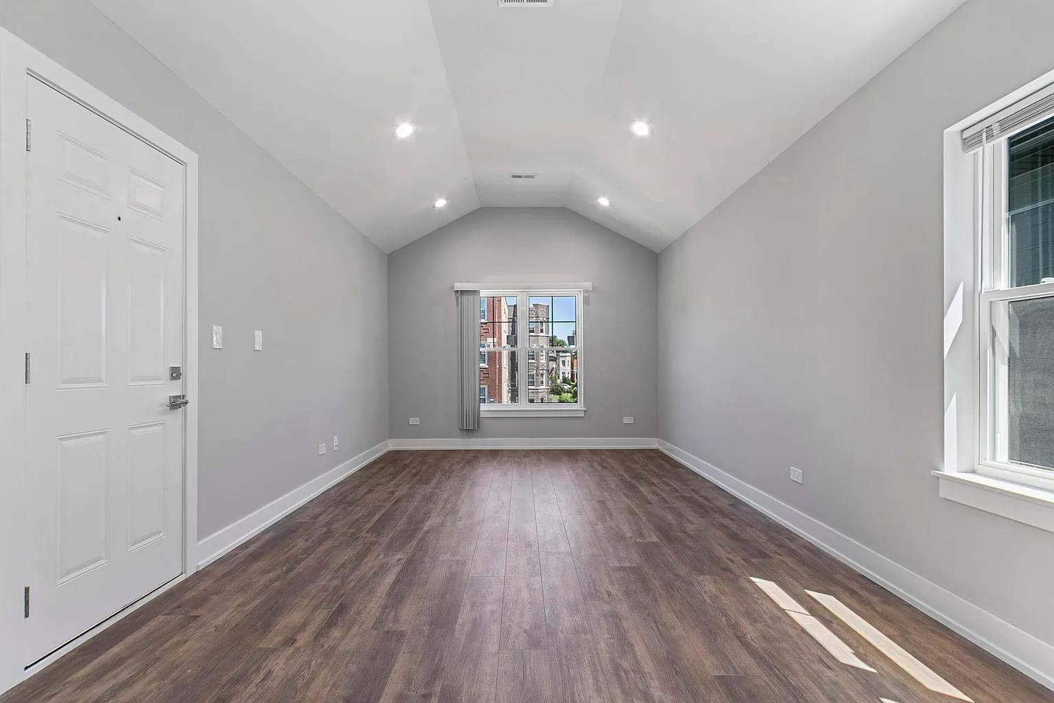 6418 S Champlain Avenue Unit: 2