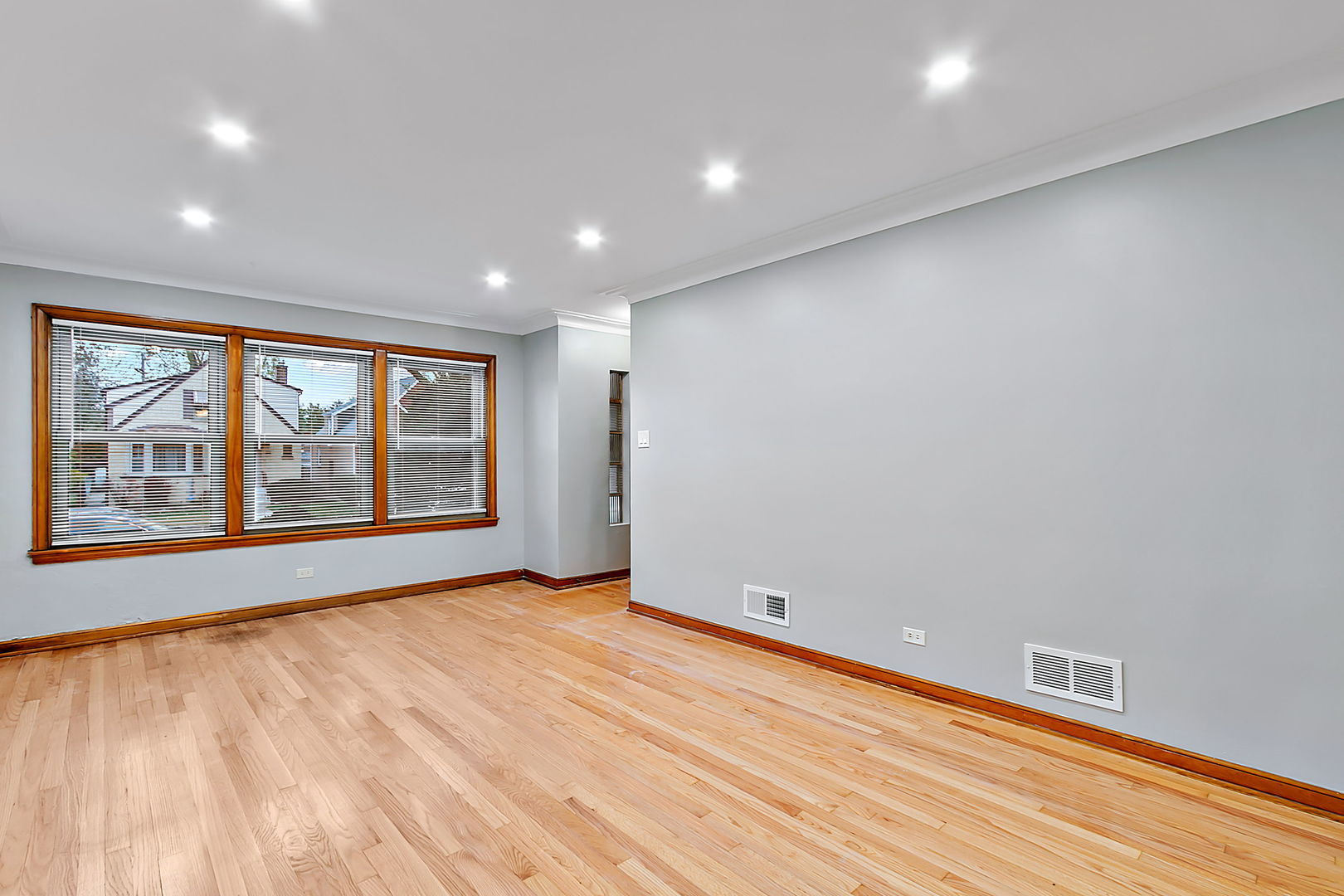 8429 S Bennett Avenue Unit: 1