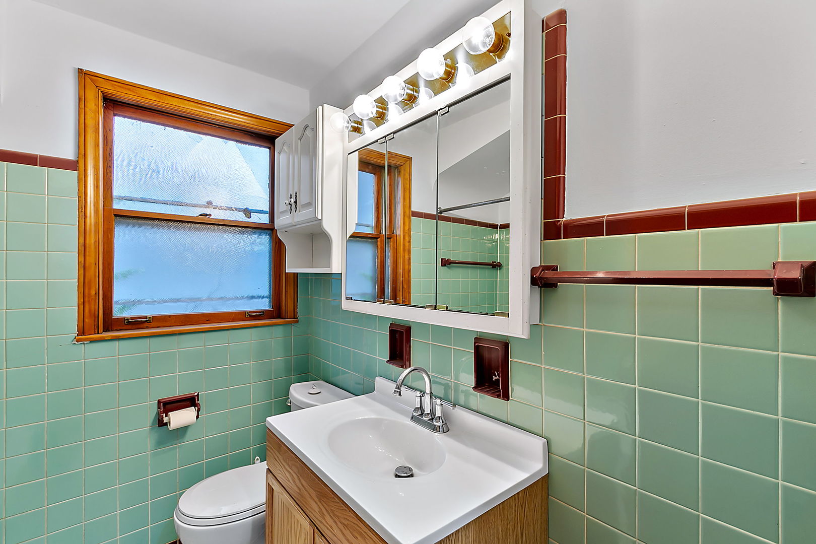 8429 S Bennett Avenue Unit: 1