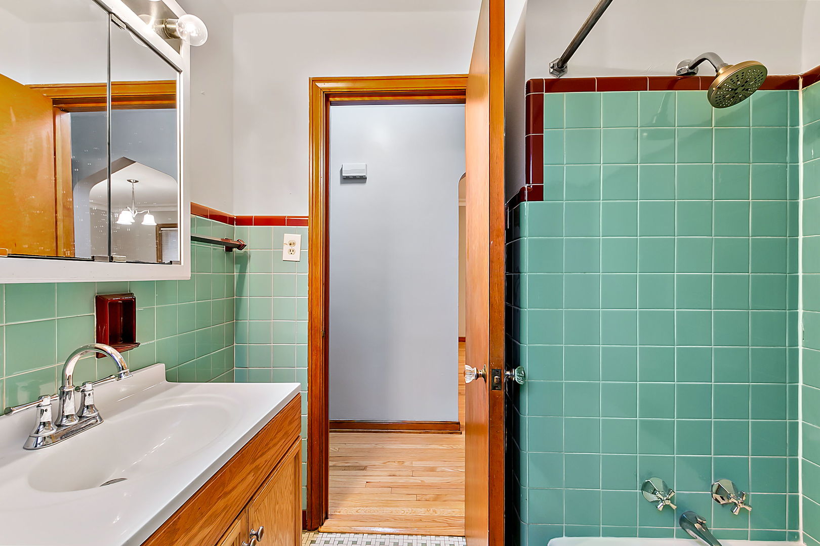 8429 S Bennett Avenue Unit: 1