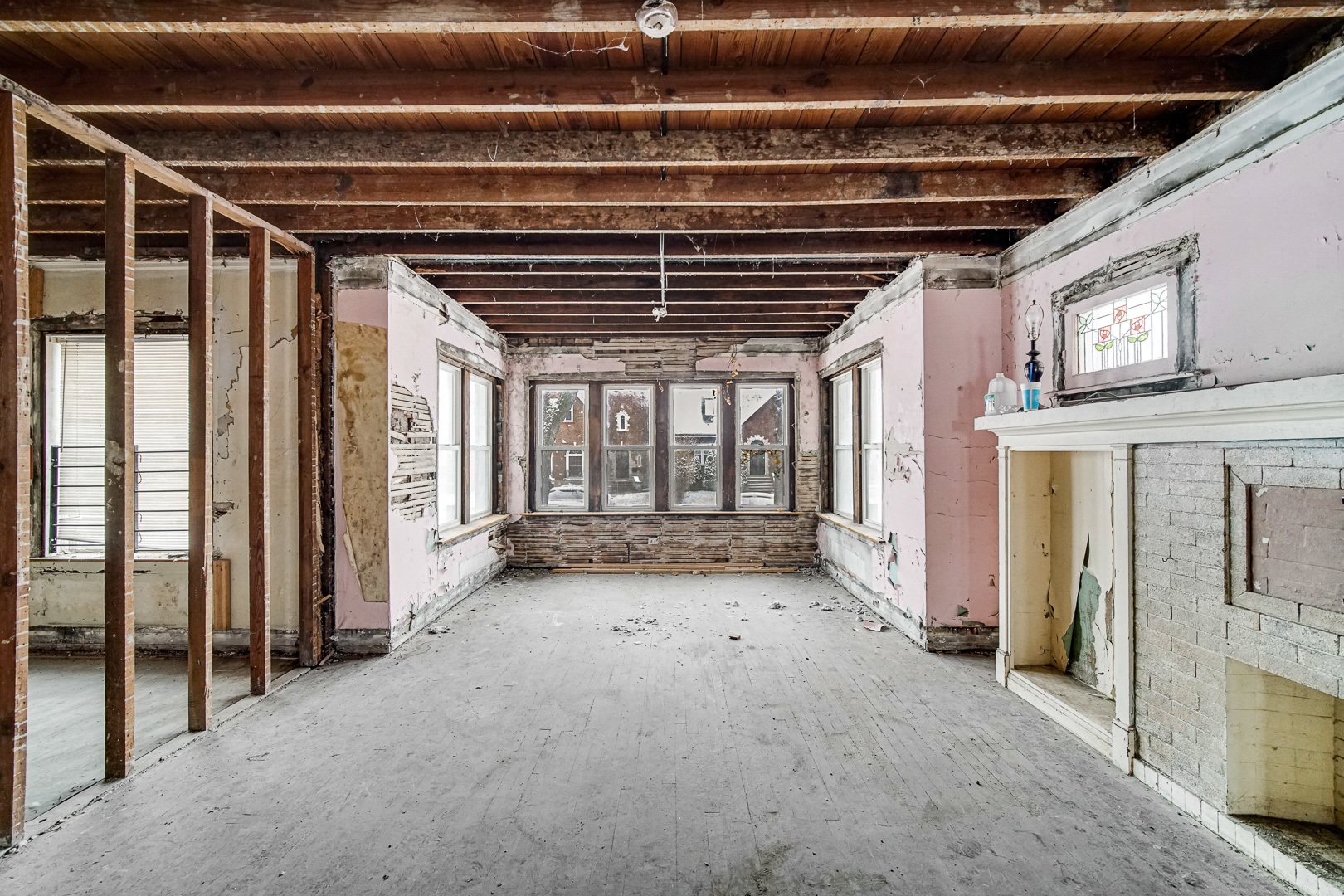 7440 S Oglesby Avenue