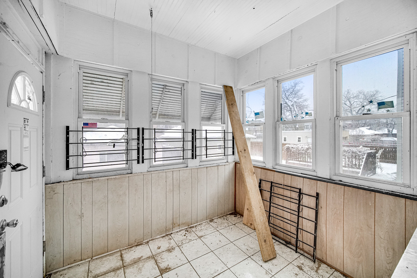 7440 S Oglesby Avenue