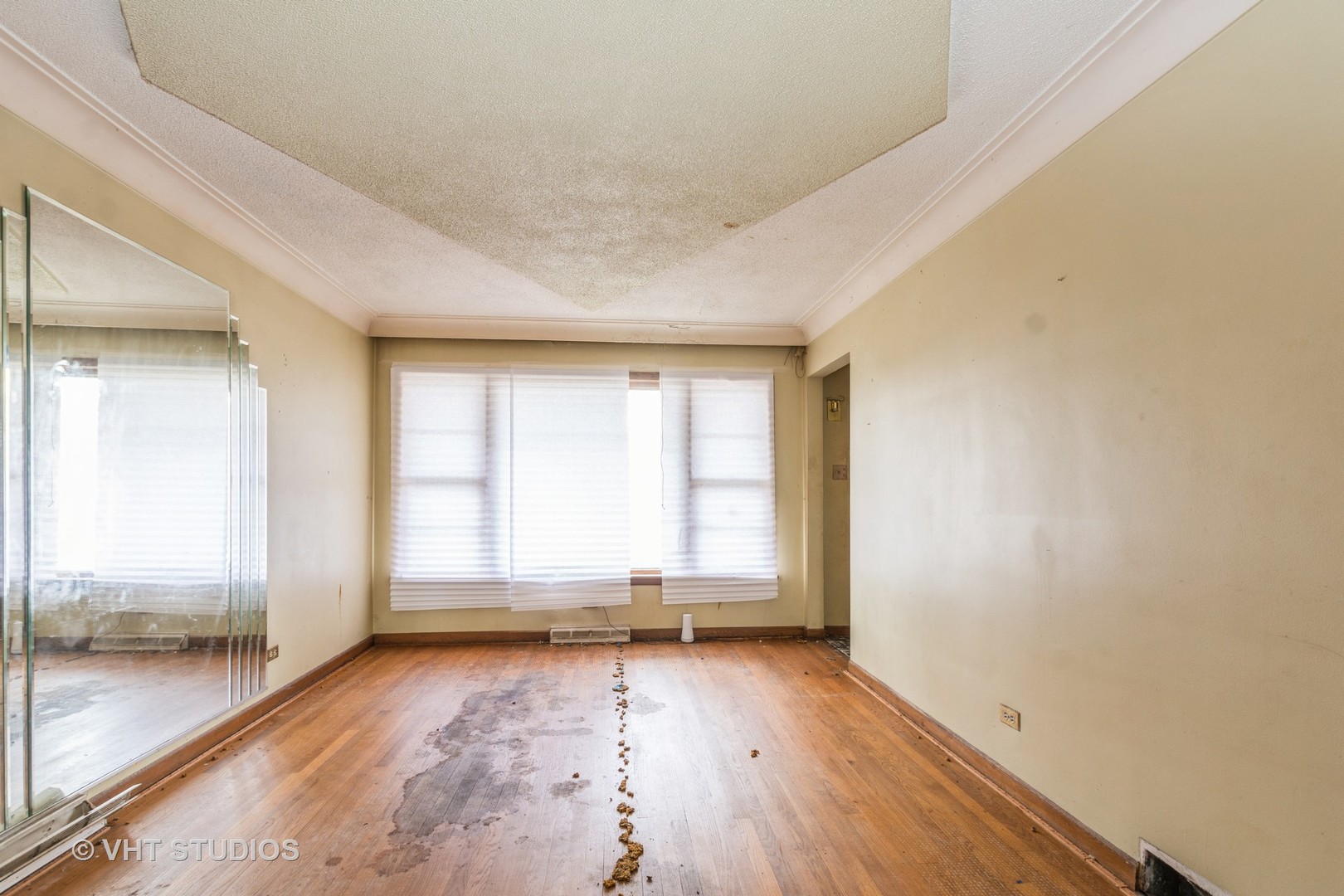 7919 S Francisco Avenue