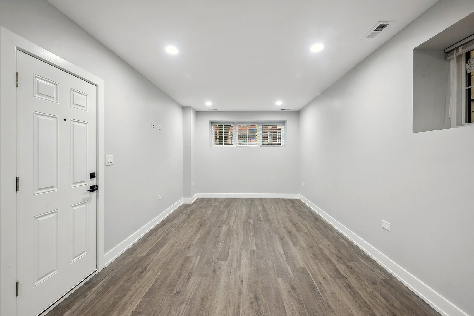 6126 S Eberhart Avenue Unit: 1