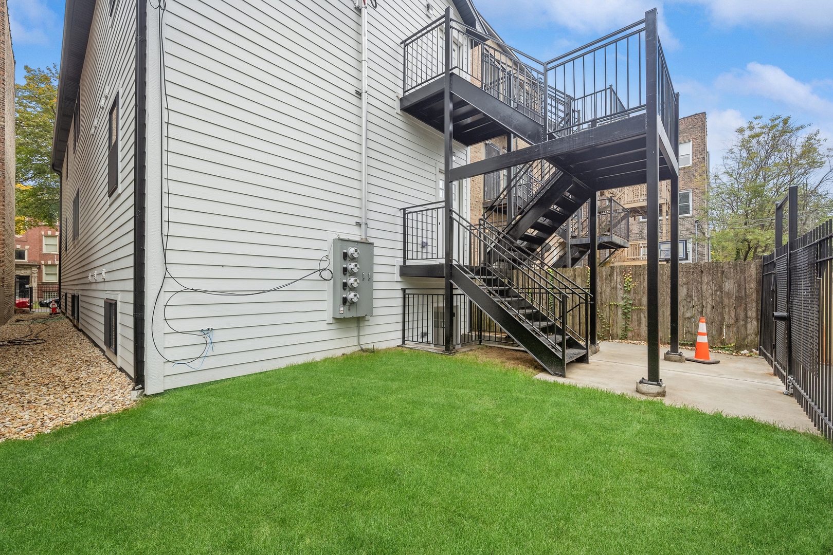 6126 S Eberhart Avenue Unit: 1