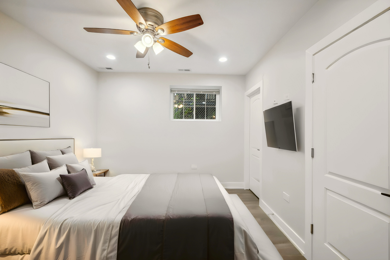 6126 S Eberhart Avenue Unit: 1