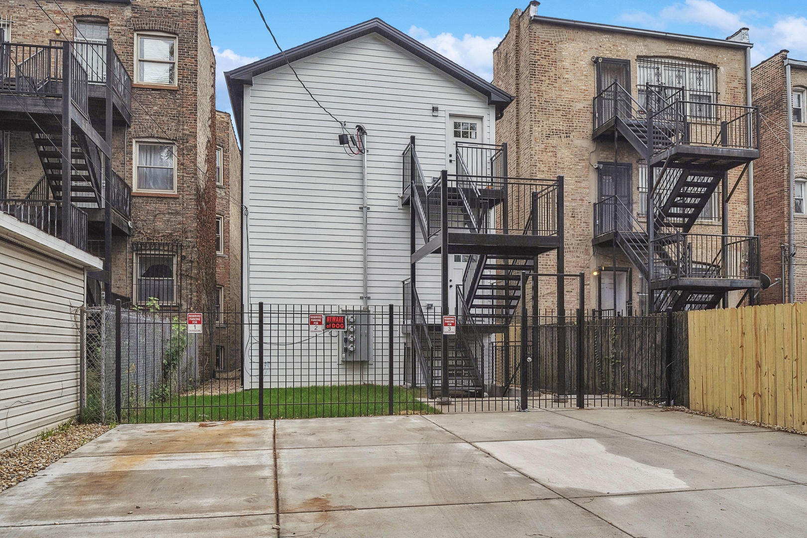 6126 S Eberhart Avenue Unit: 1