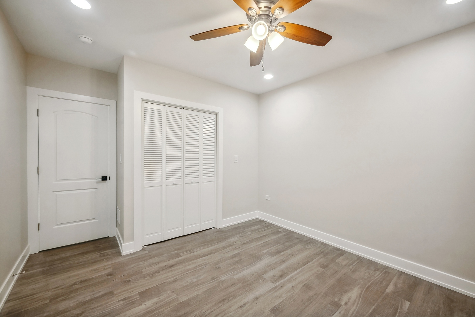 6126 S Eberhart Avenue Unit: 1