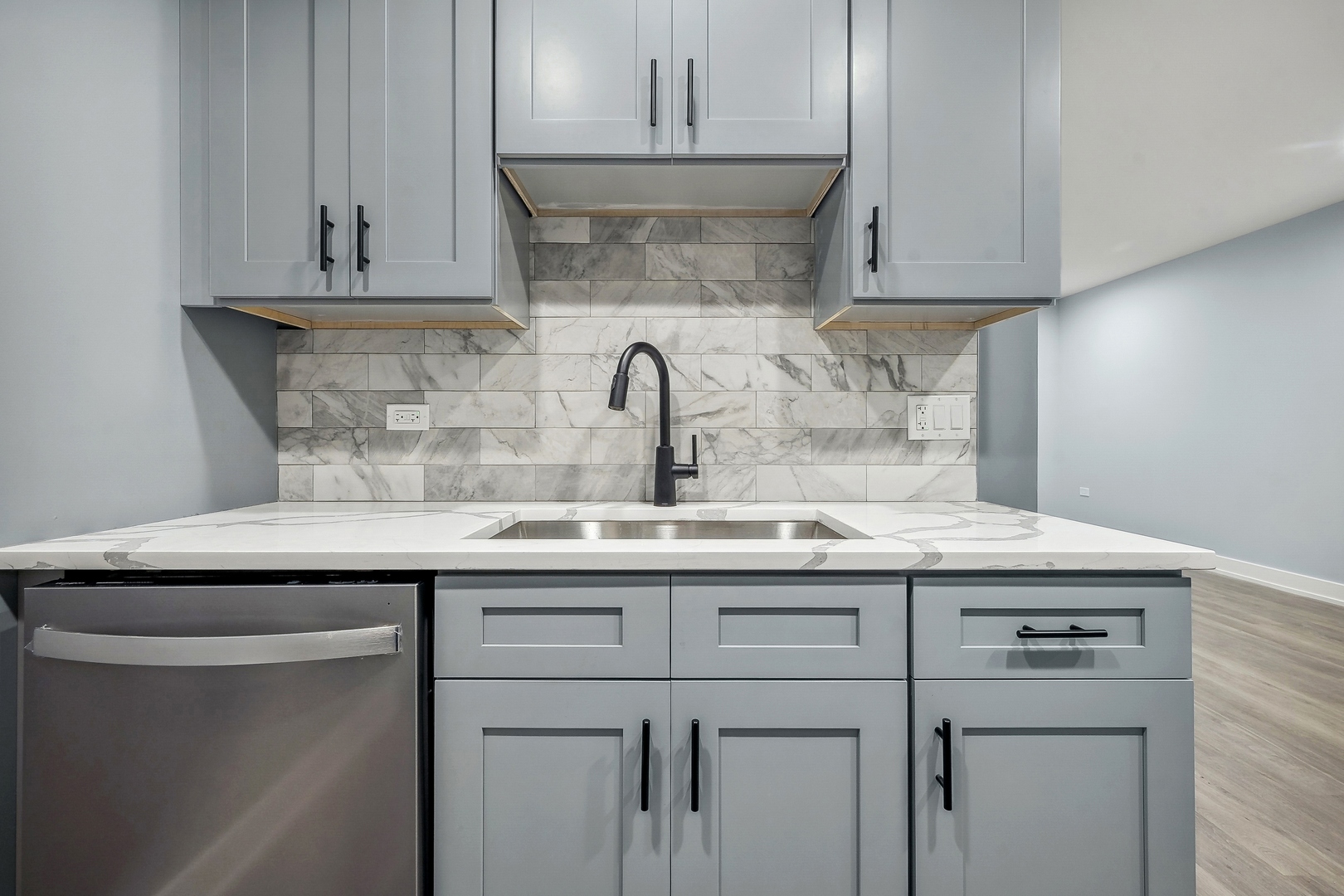 6126 S Eberhart Avenue Unit: 1