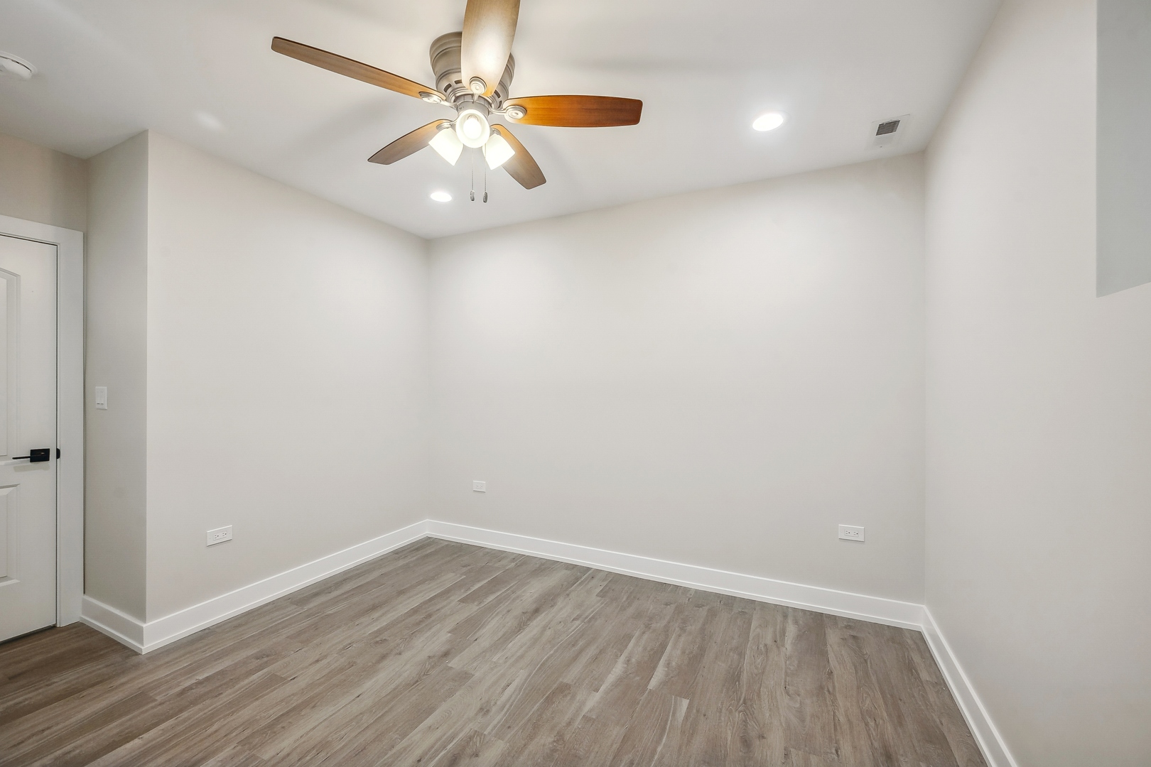 6126 S Eberhart Avenue Unit: 1