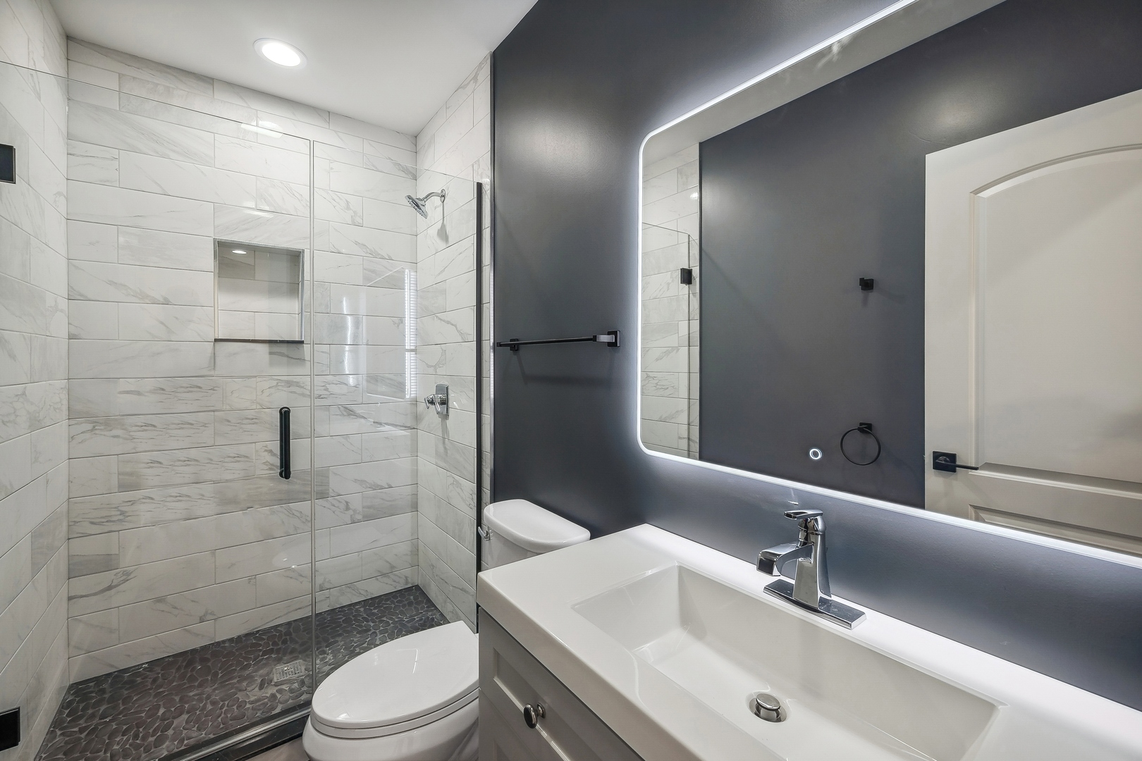 6126 S Eberhart Avenue Unit: 1