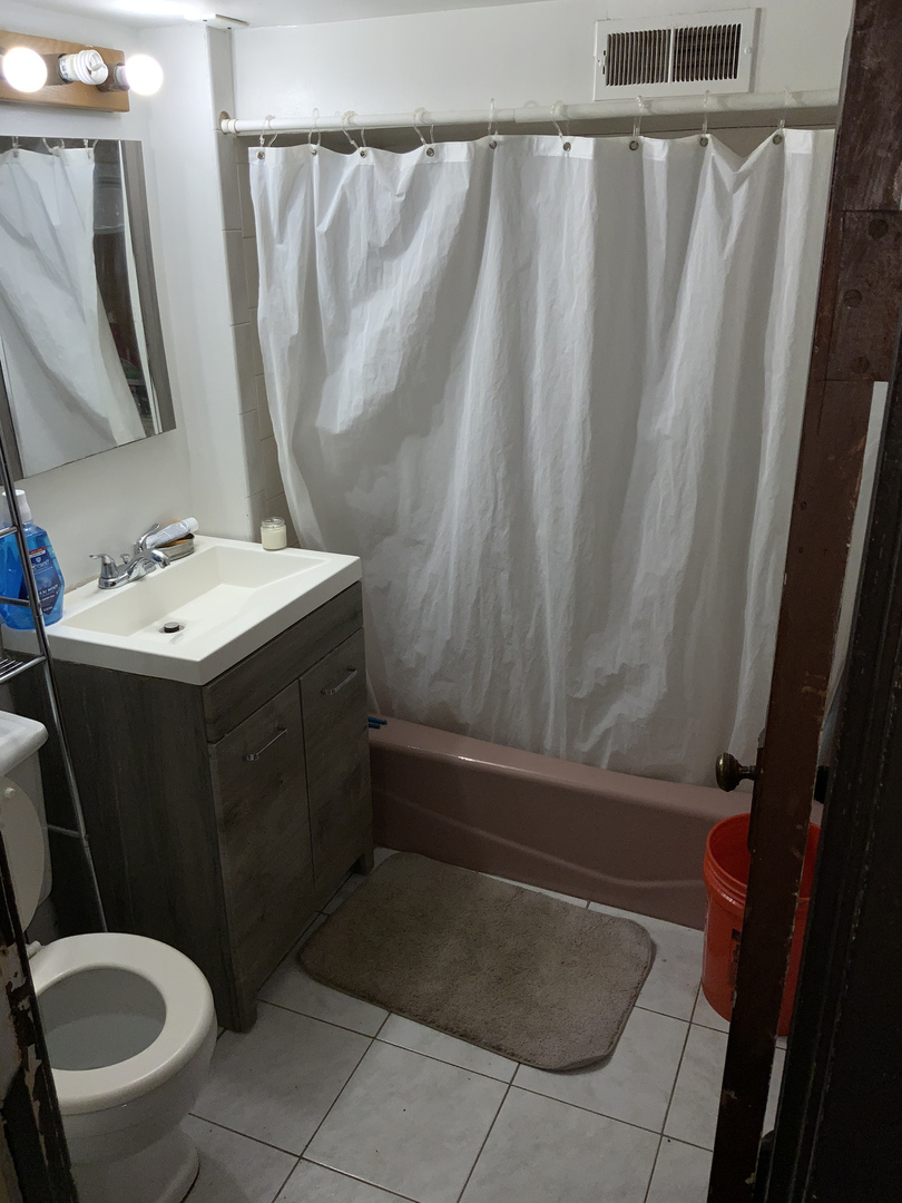 6327 S Artesian Avenue