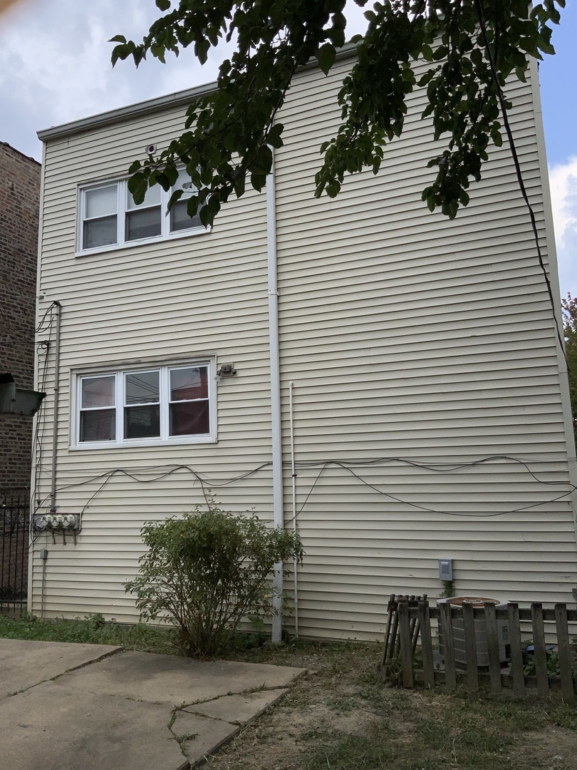 6327 S Artesian Avenue