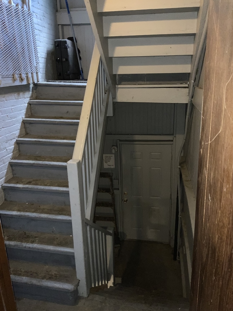 6327 S Artesian Avenue