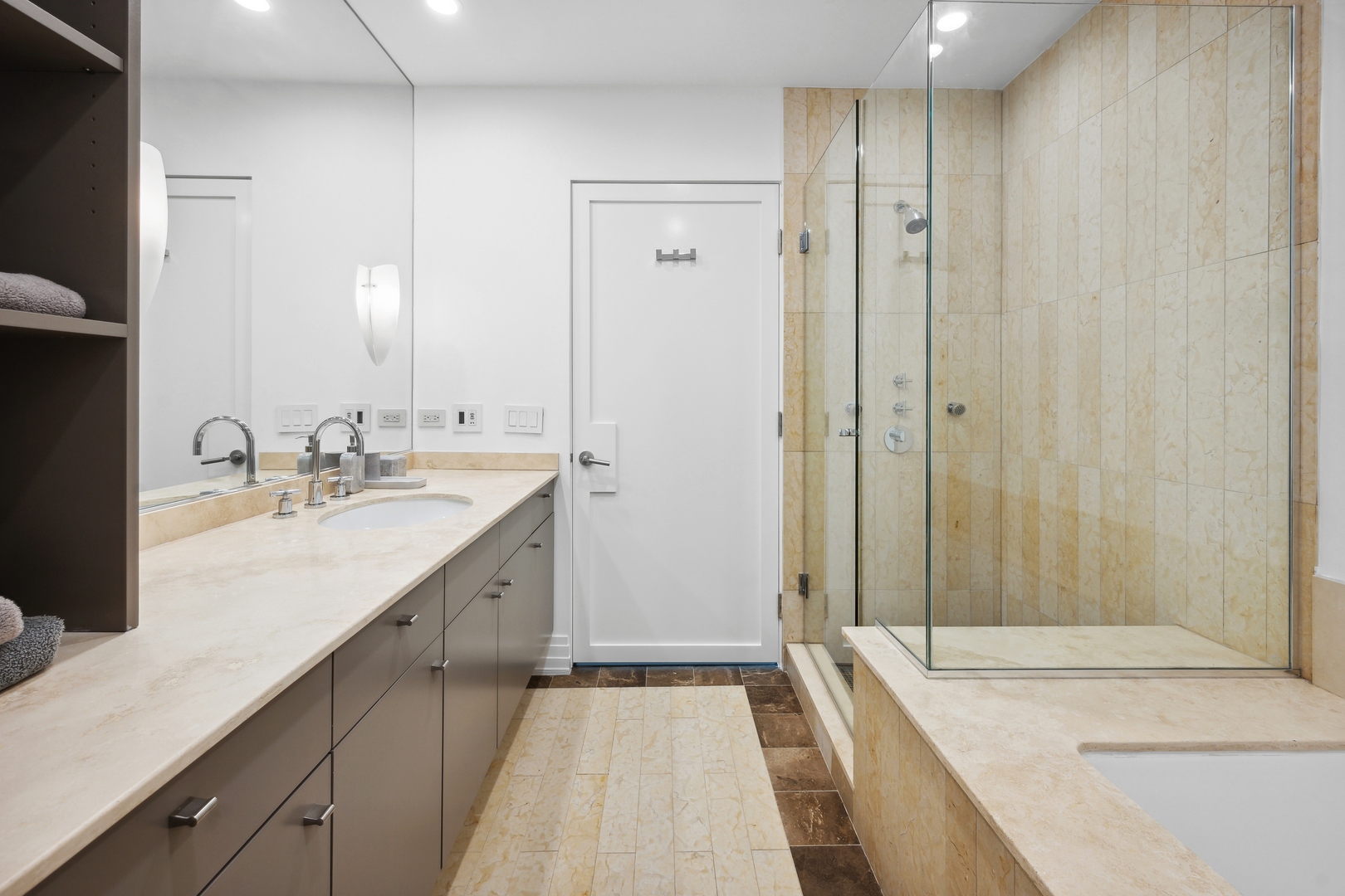 600 N Kingsbury Street Unit: 506