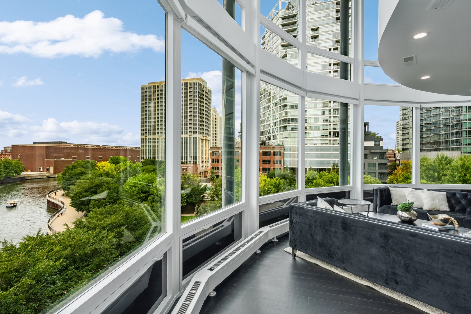 600 N Kingsbury Street Unit: 506