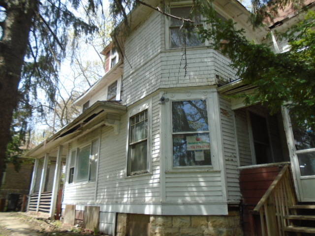 9372 S Vanderpoel Avenue